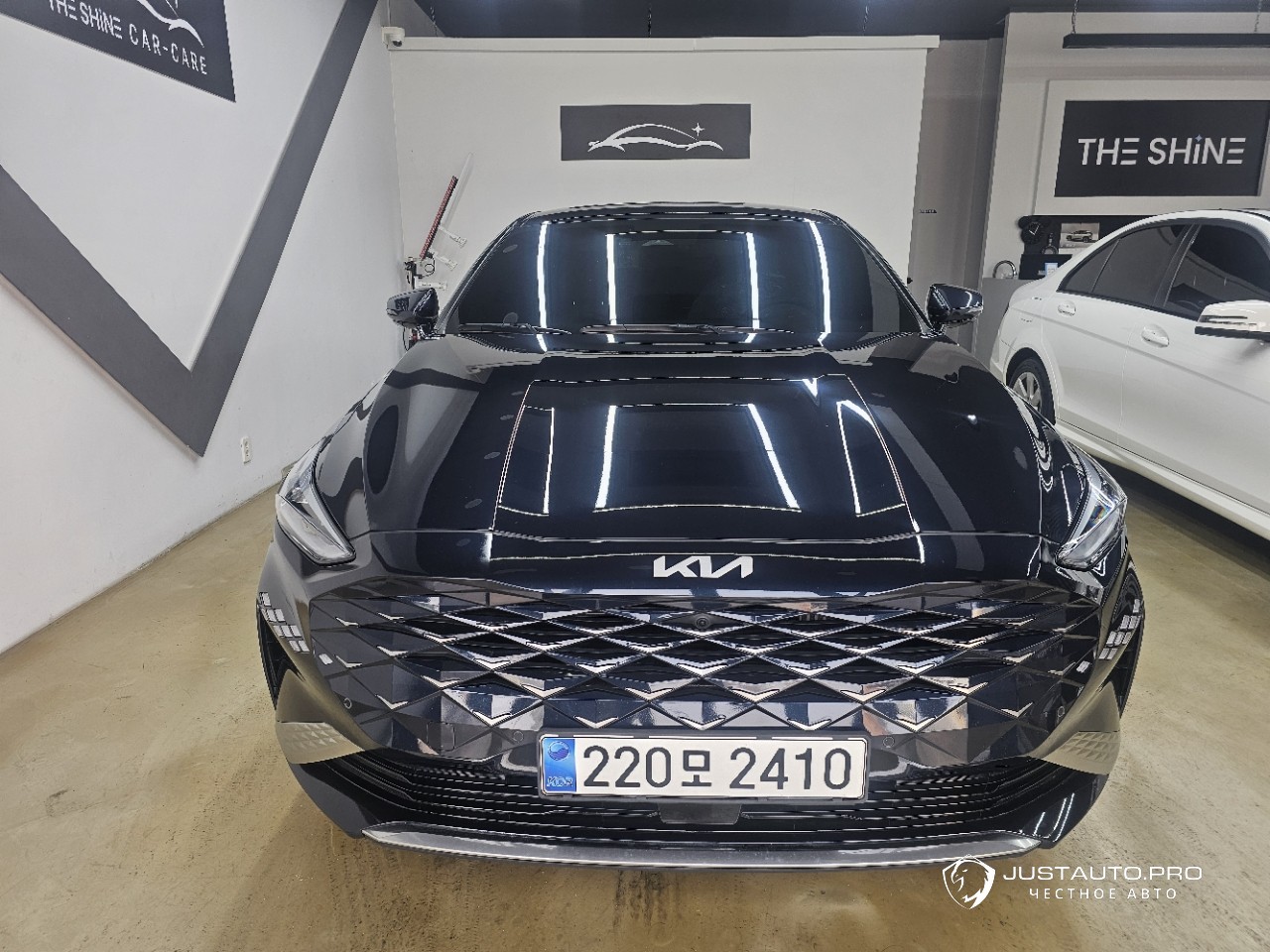 Автомобиль Kia K8