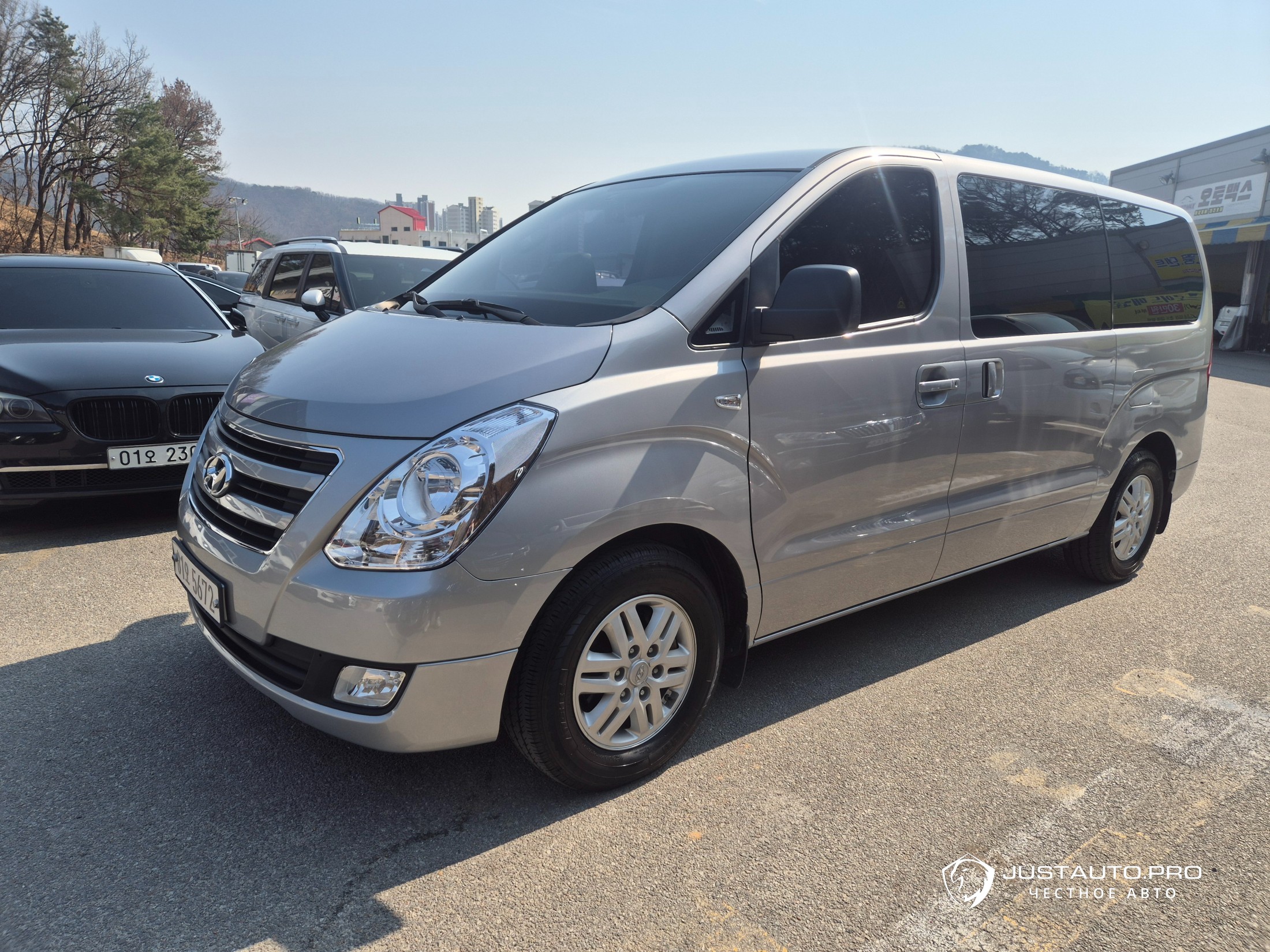 Автомобиль Hyundai Starex