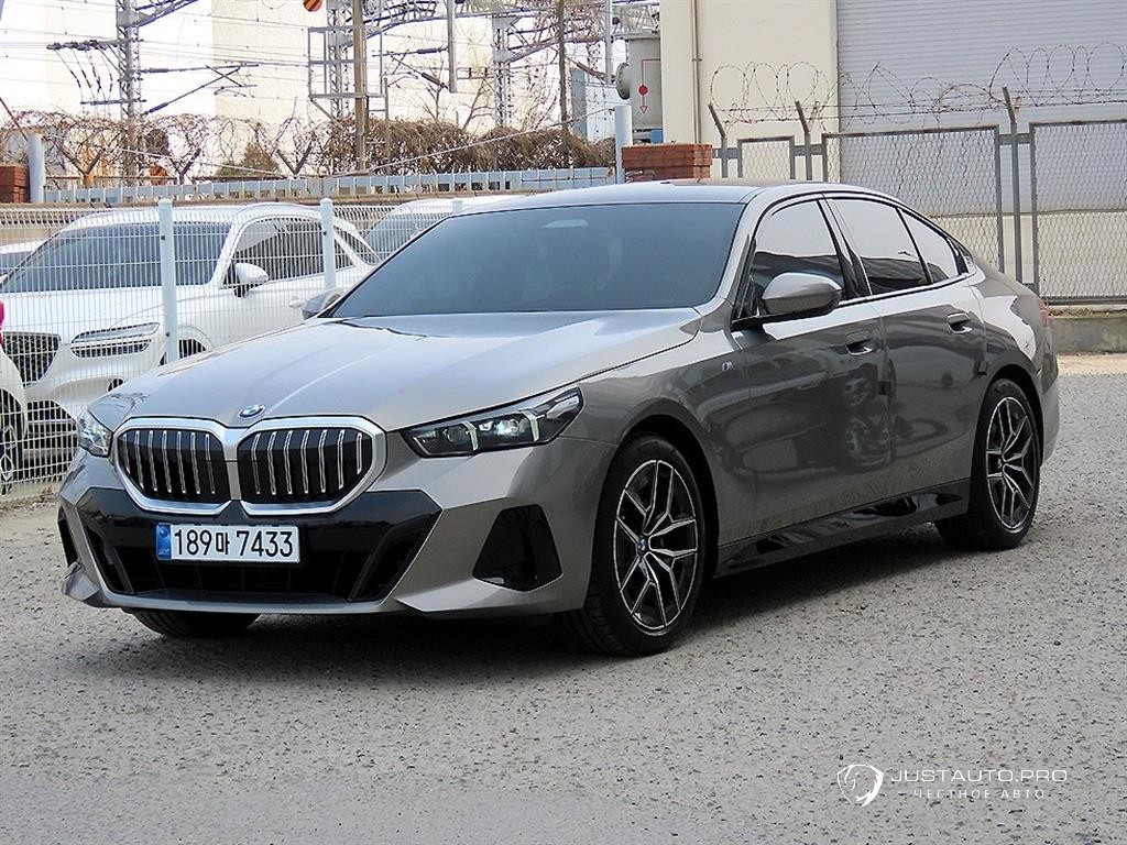 Автомобиль BMW 5-Series