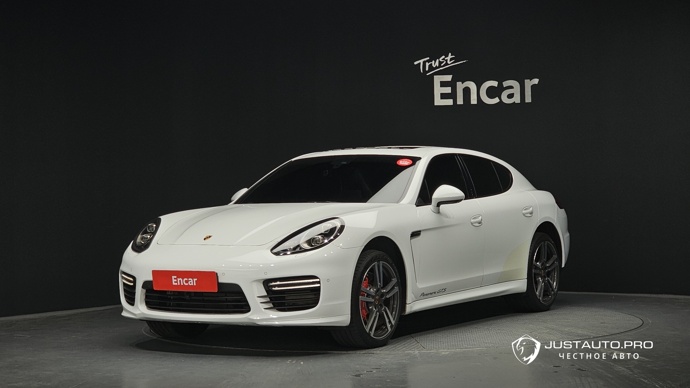 Автомобиль Porsche Panamera