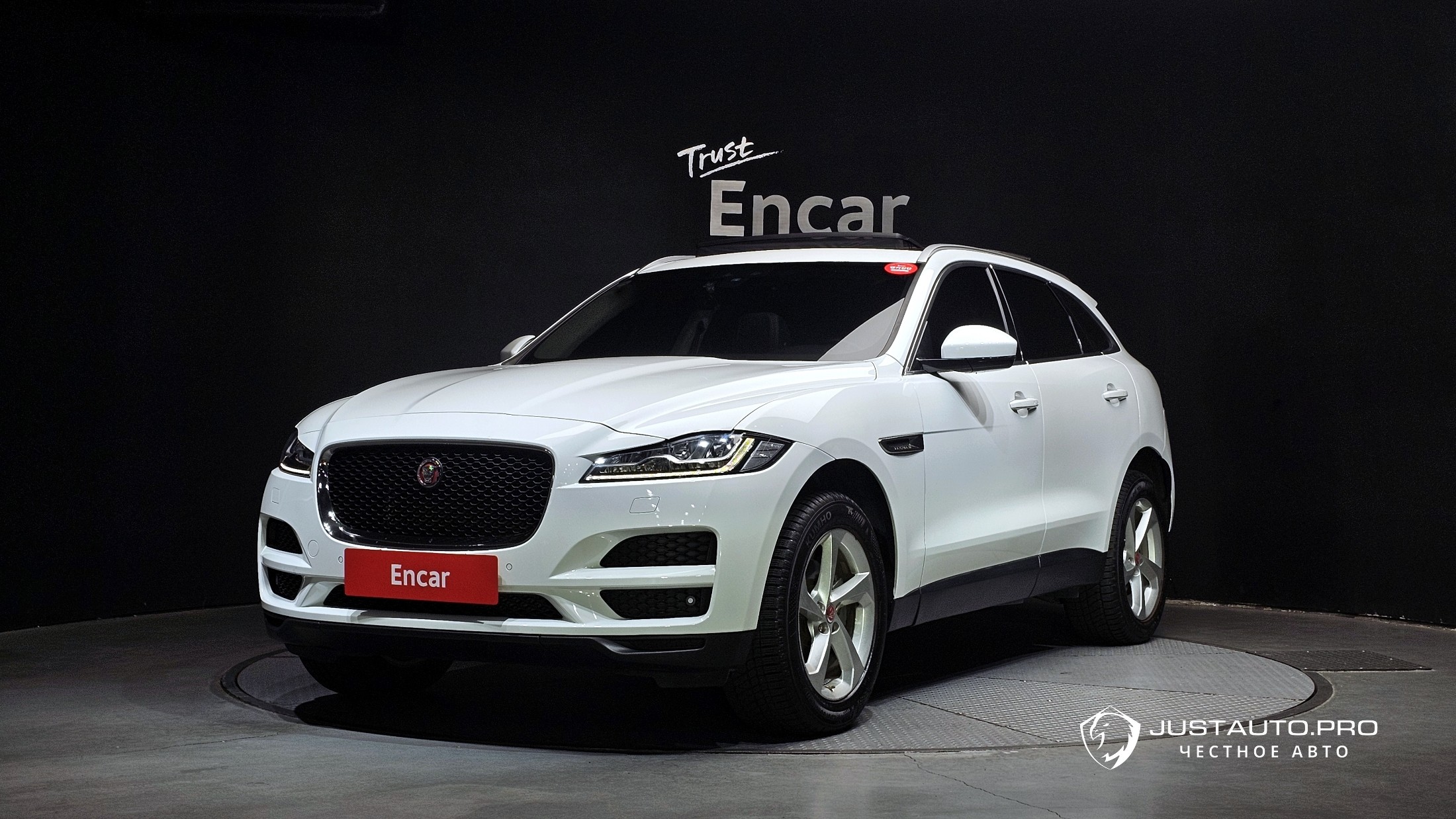 Автомобиль Jaguar F-PACE