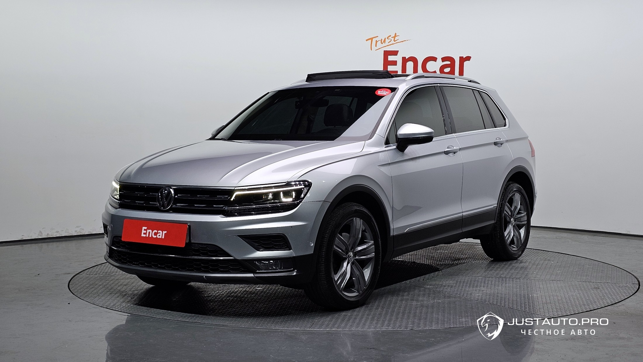 Автомобиль Volkswagen Tiguan