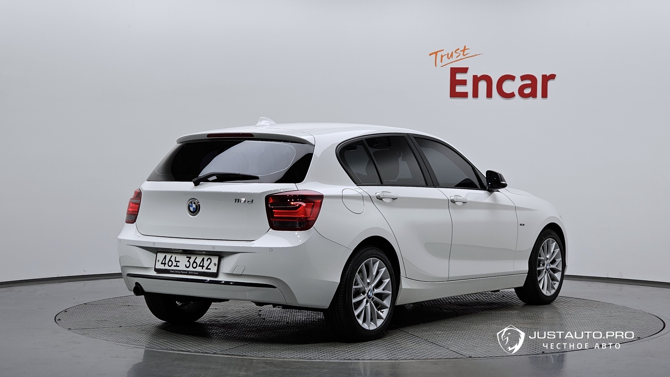 Автомобиль BMW 1-Series