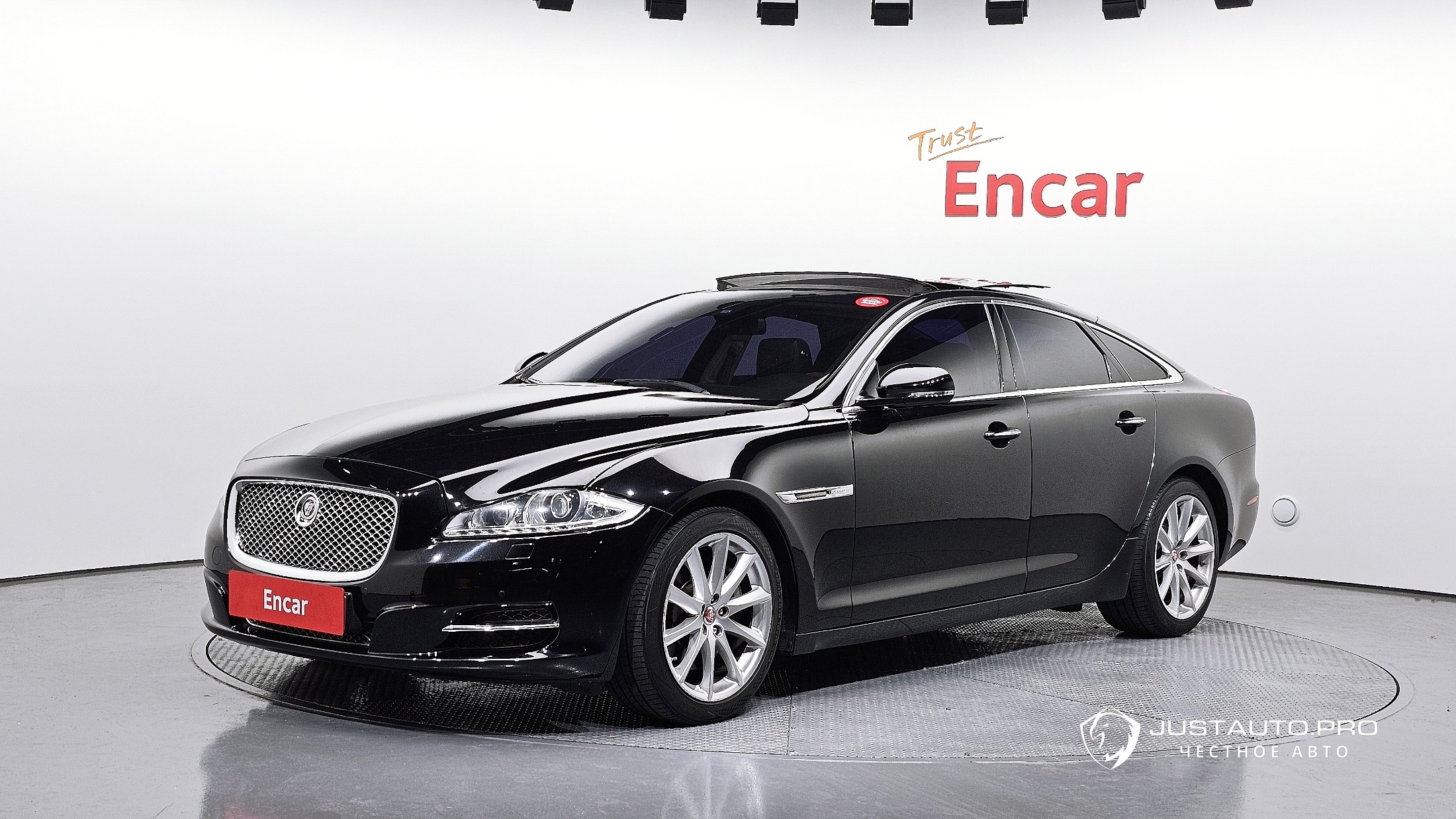 Автомобиль Jaguar XJ