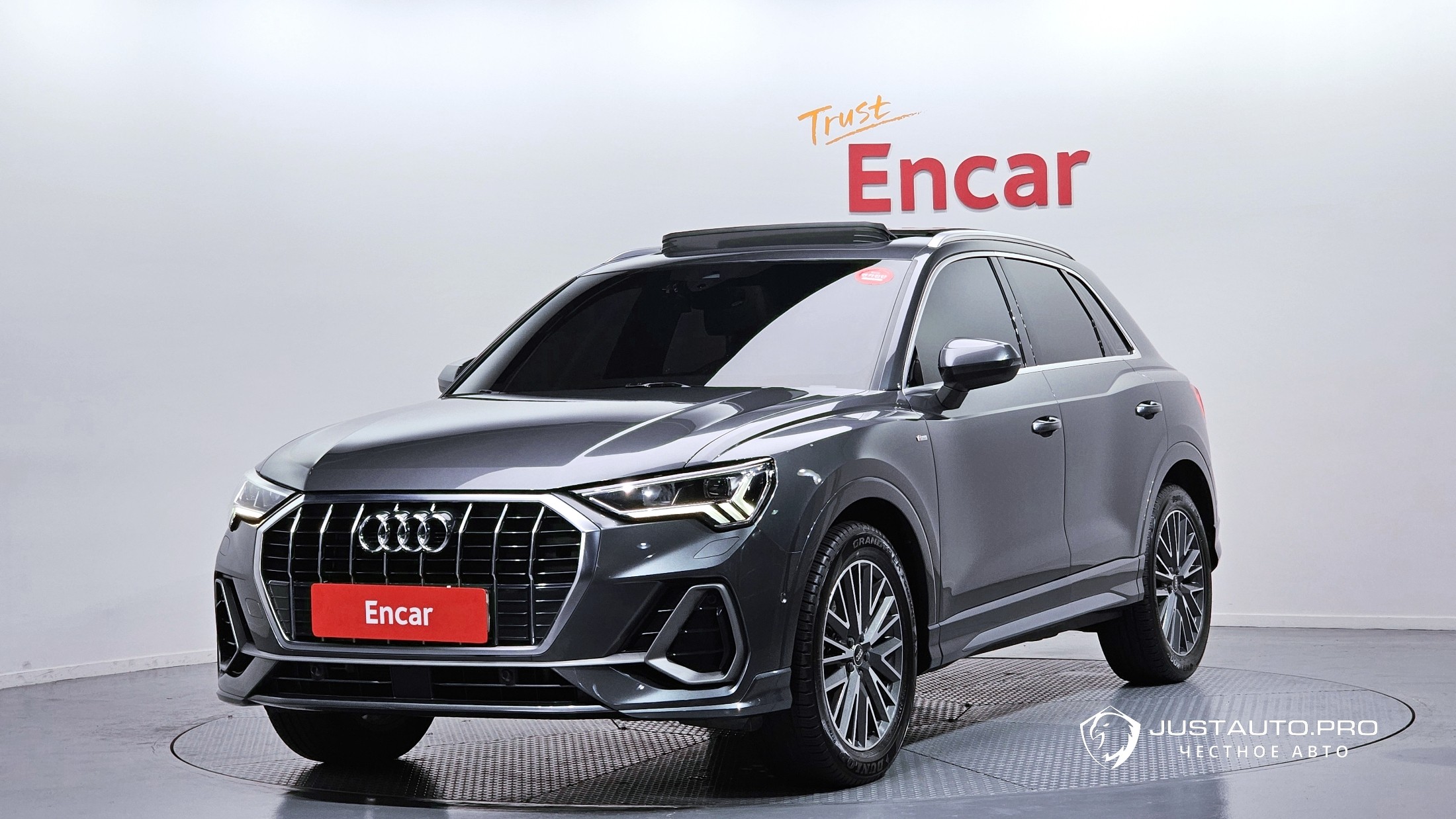 Автомобиль Audi Q3