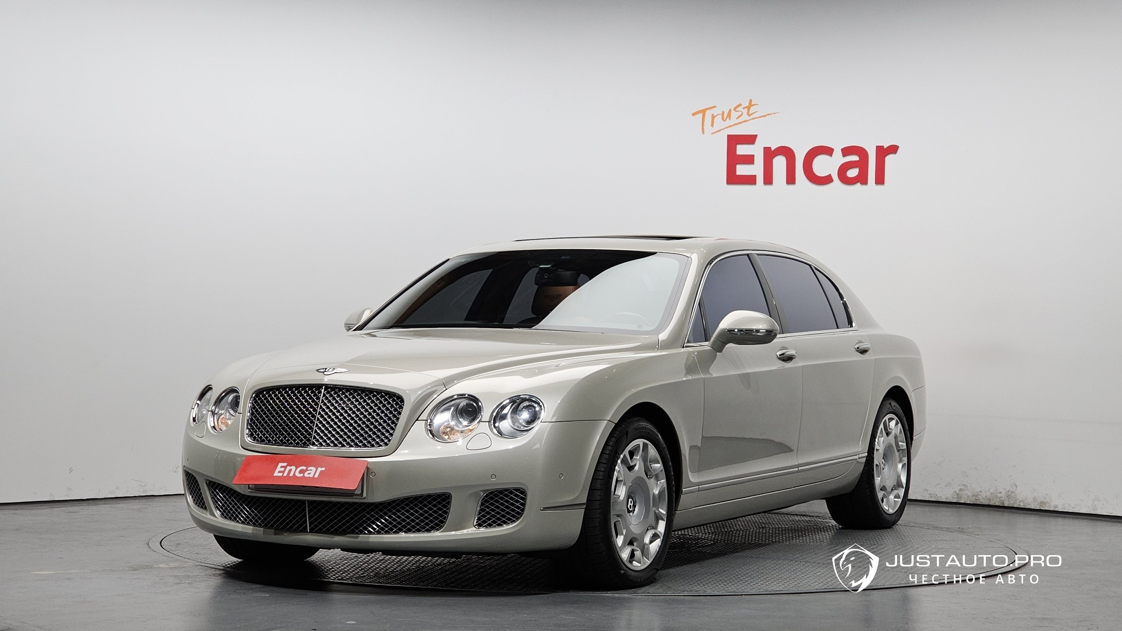 Автомобиль Bentley Flying Spur
