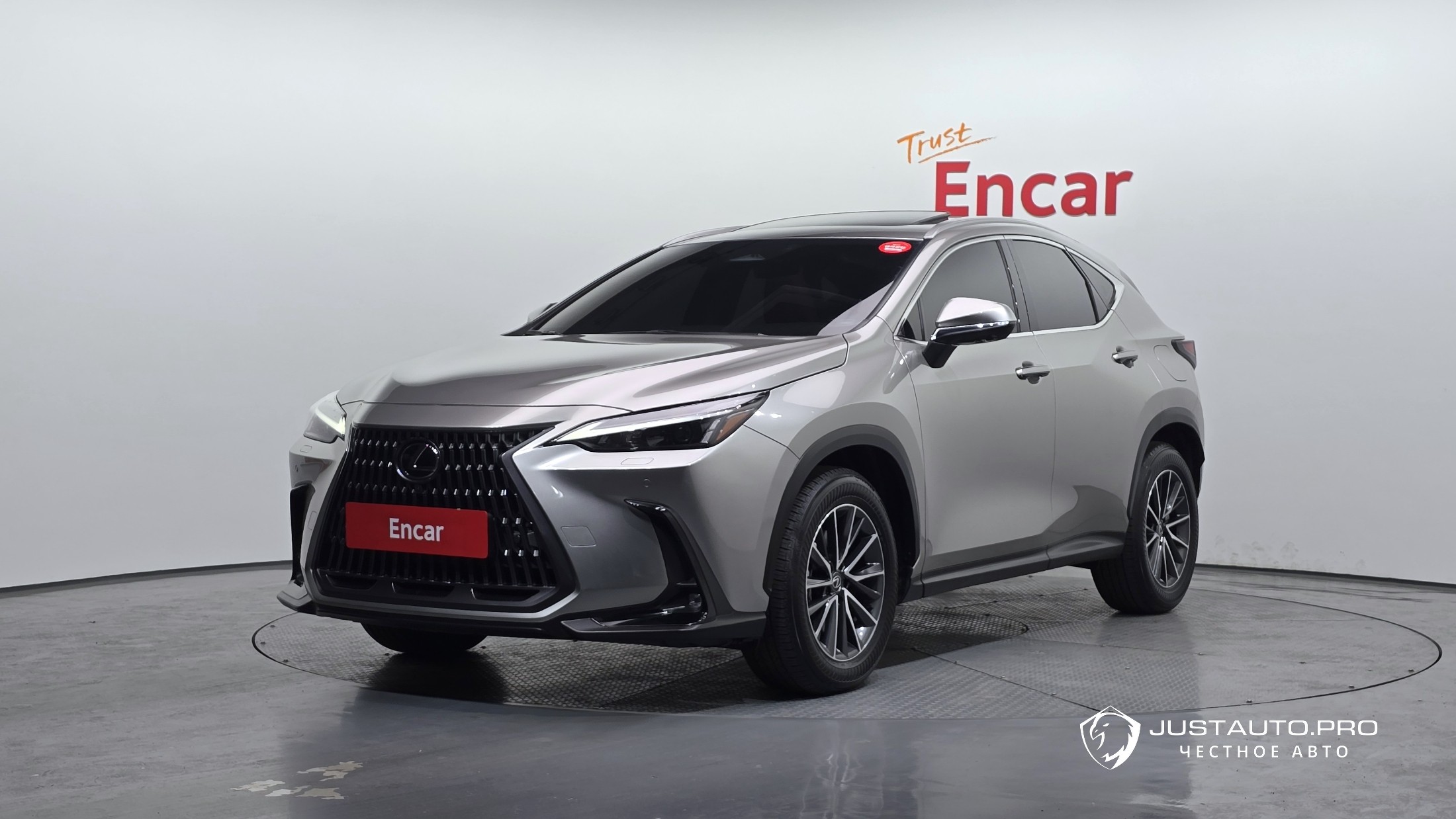 Автомобиль Lexus NX
