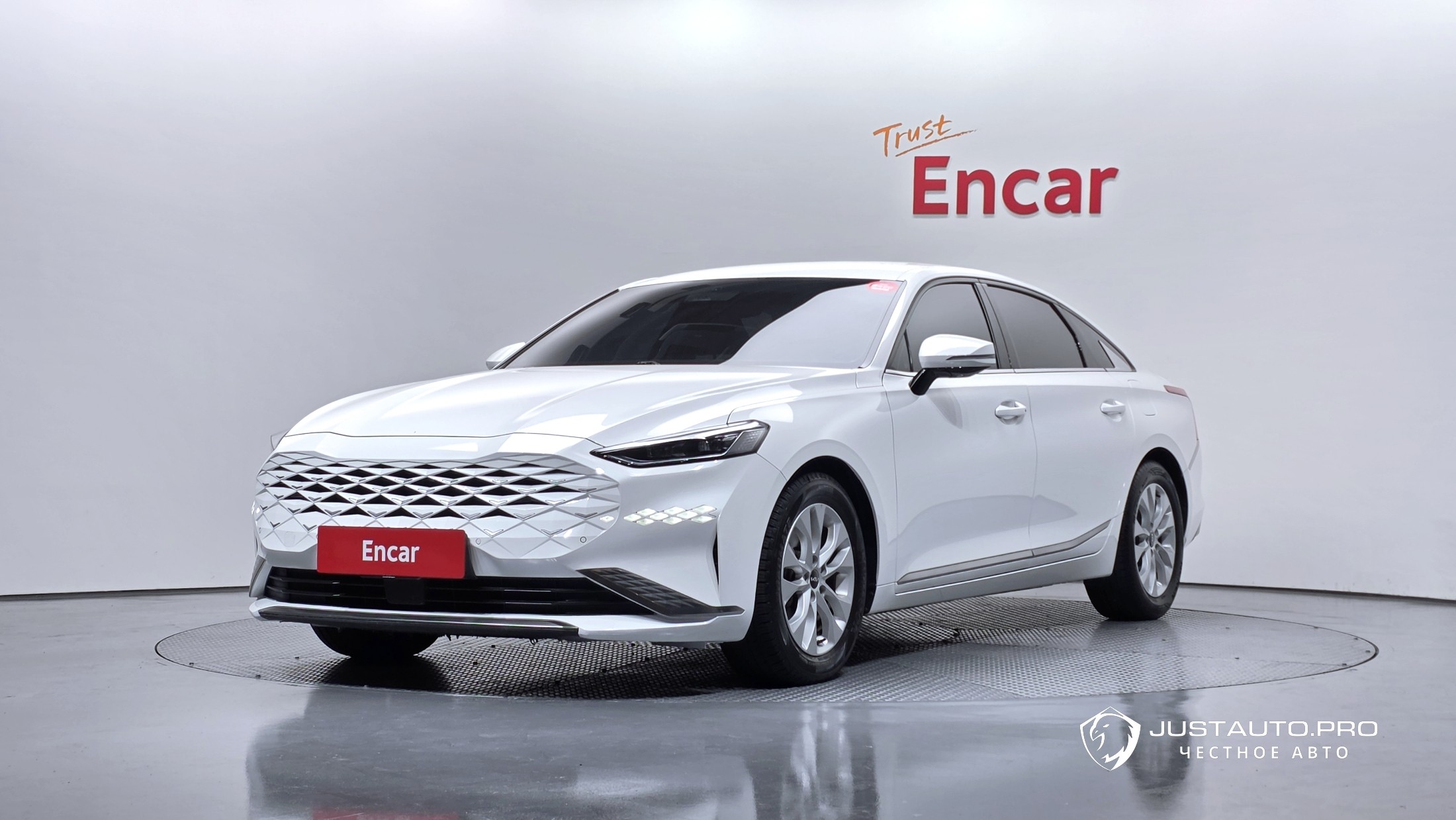 Автомобиль Kia K8