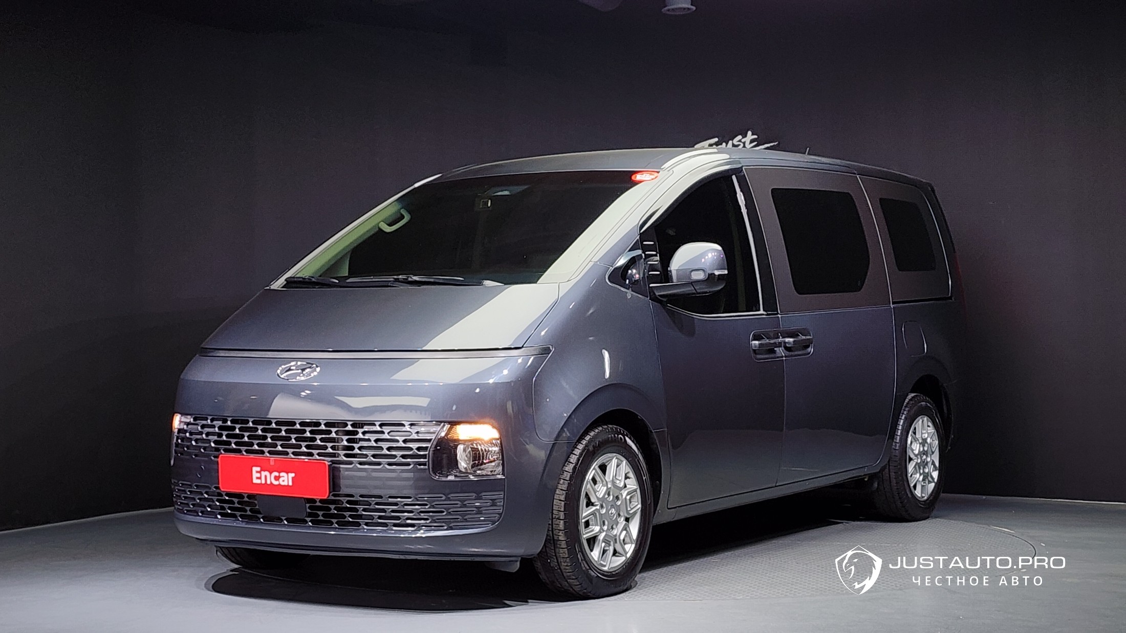 Автомобиль Hyundai Staria