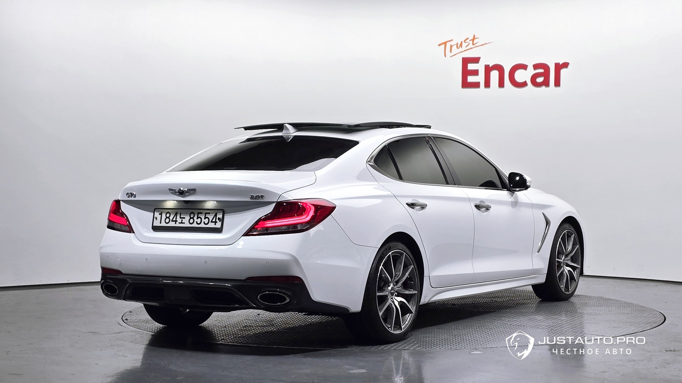 Автомобиль Genesis G70