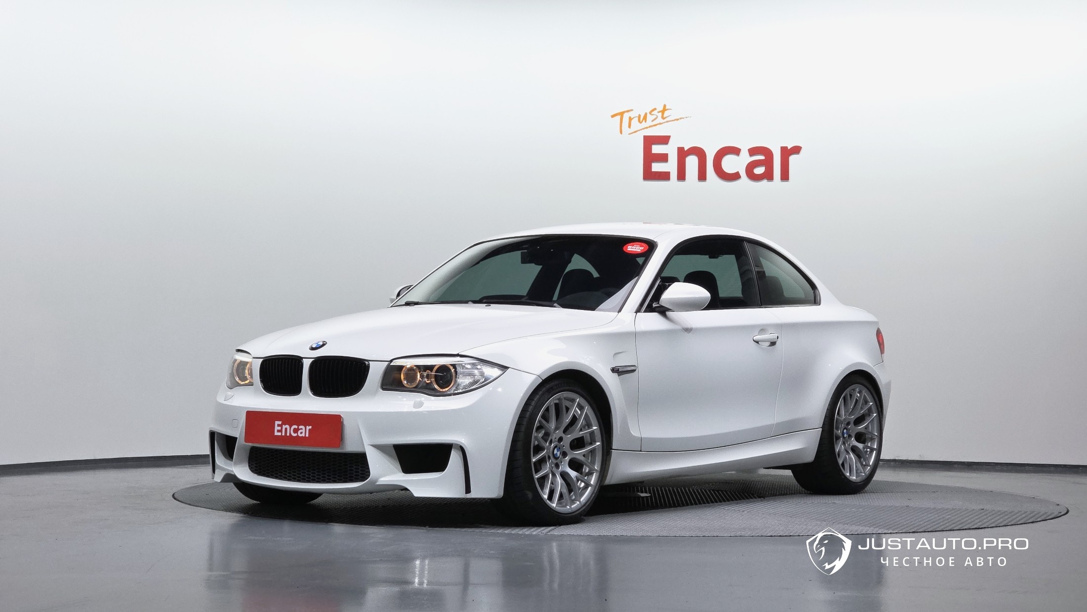 Автомобиль BMW 1M