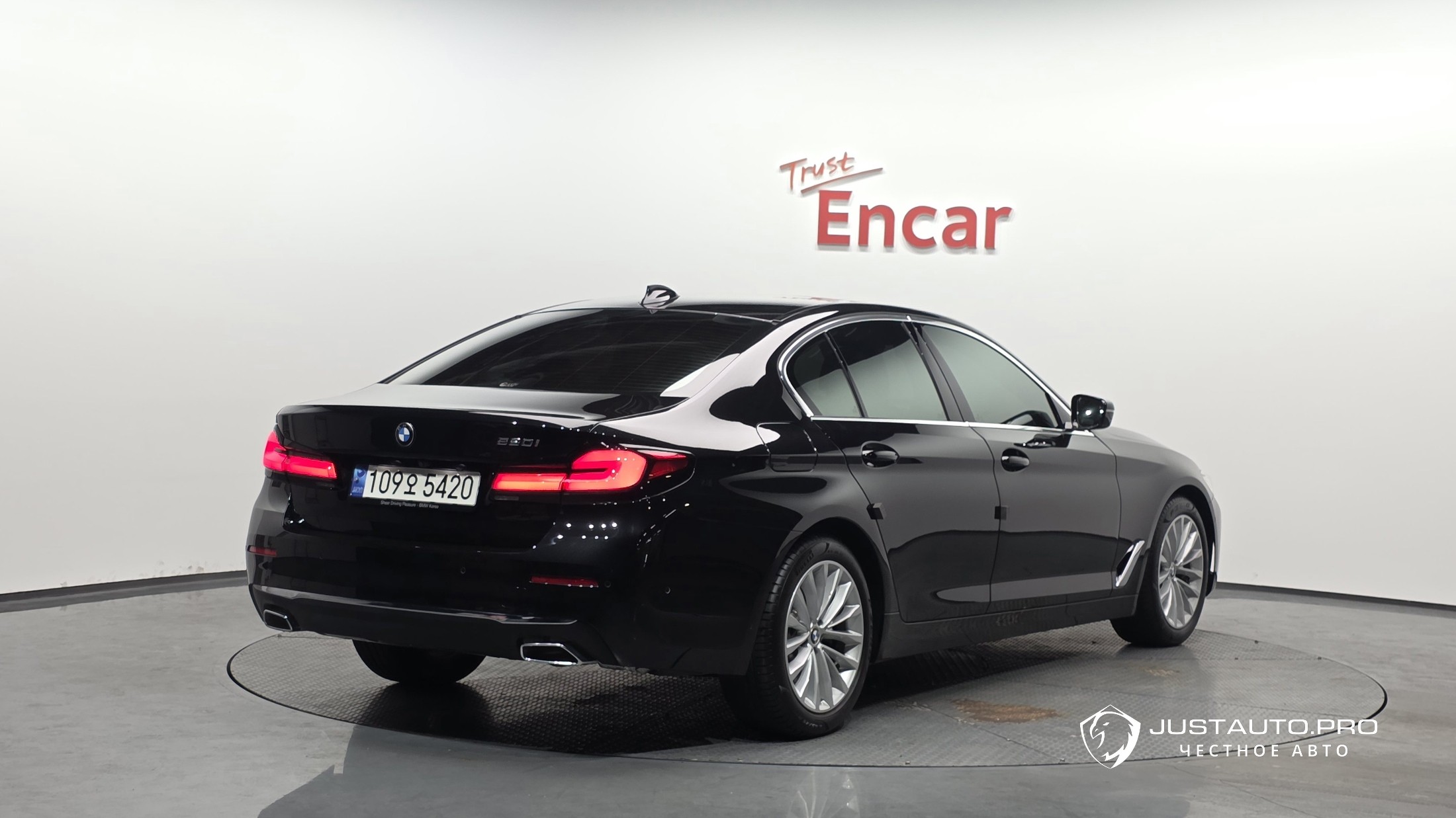 Автомобиль BMW 5-Series