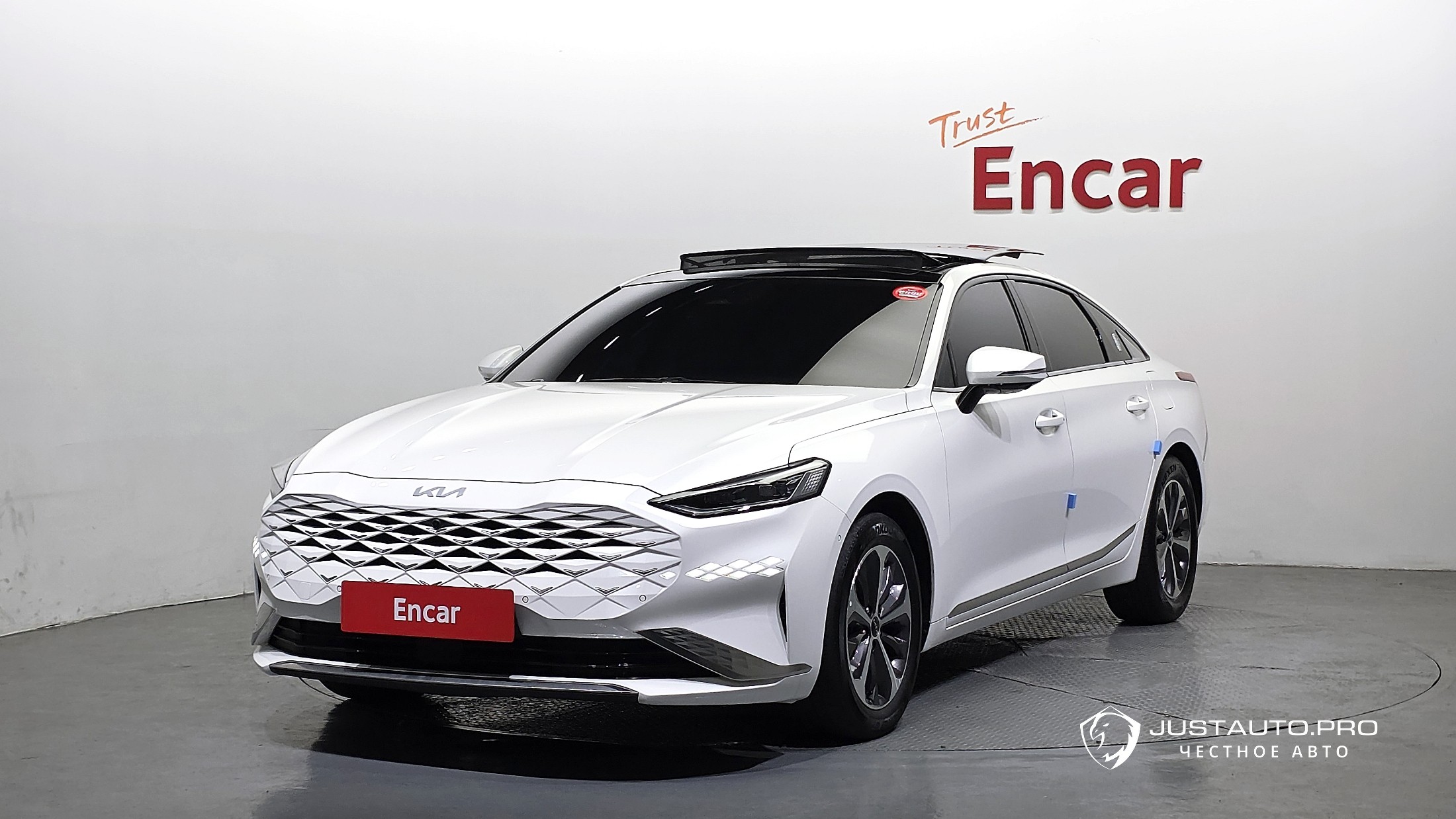 Автомобиль Kia K8
