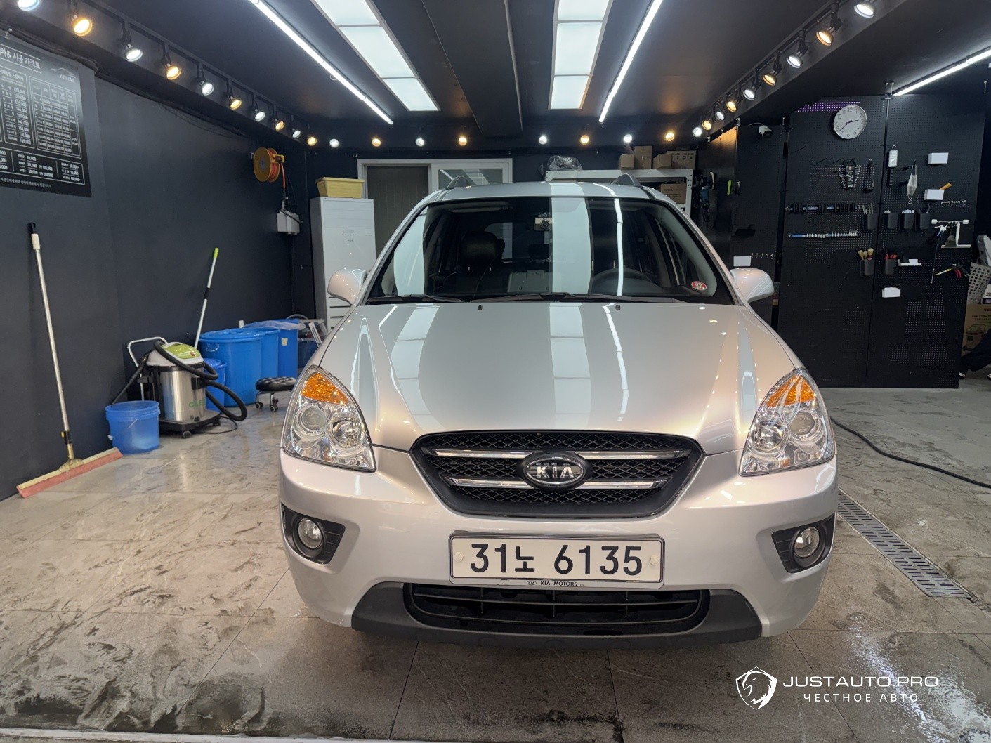Автомобиль Kia Carens