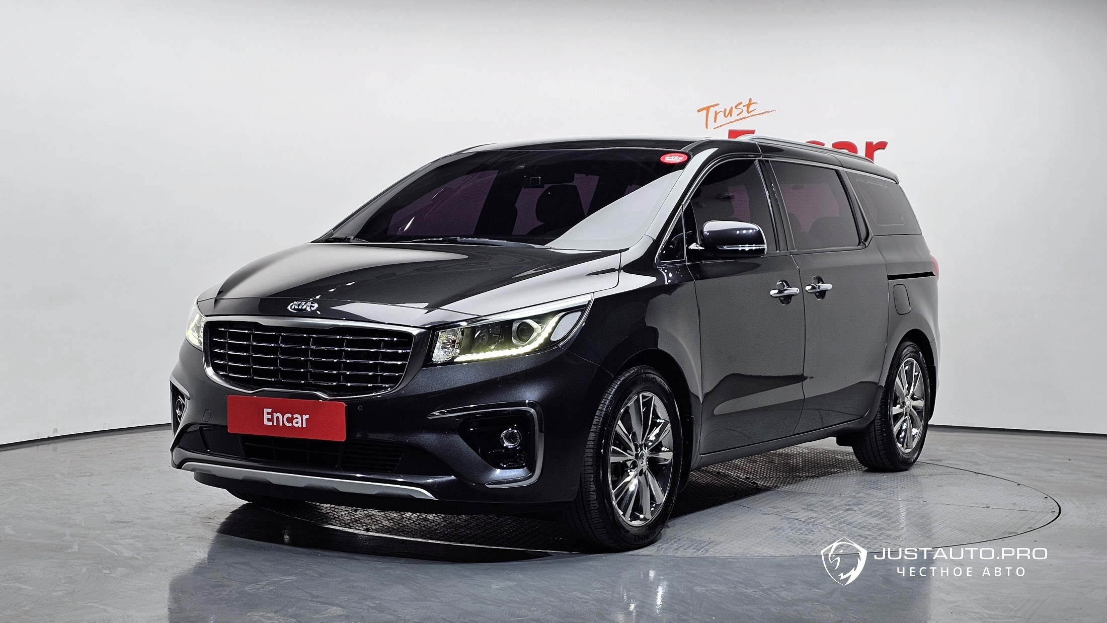 Автомобиль Kia Canival