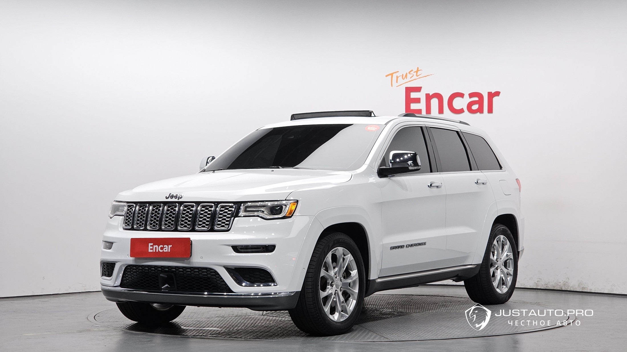 Автомобиль Jeep Cherokee