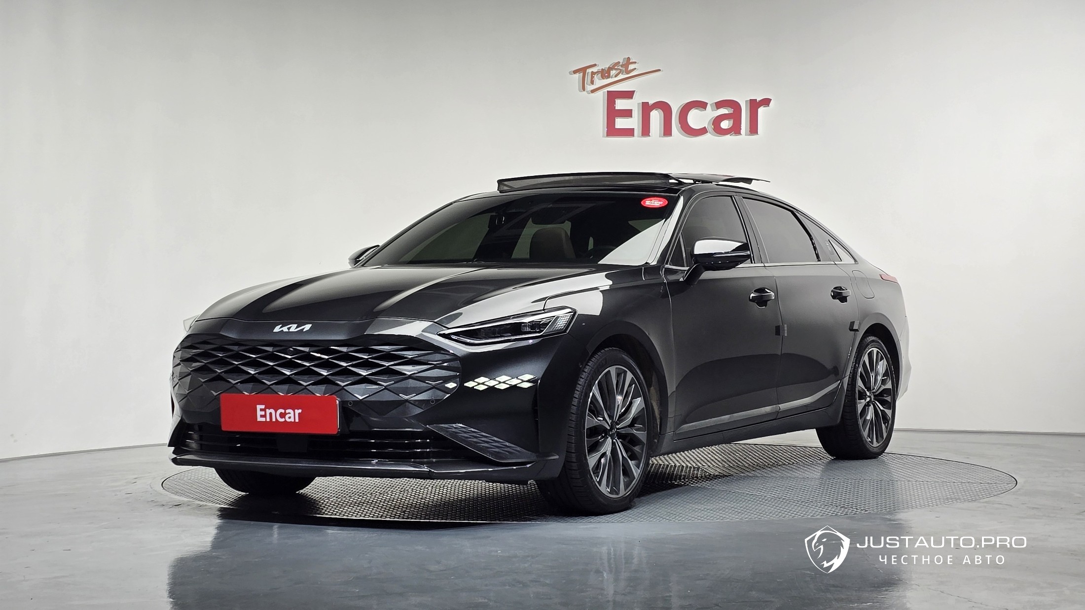Автомобиль Kia K8