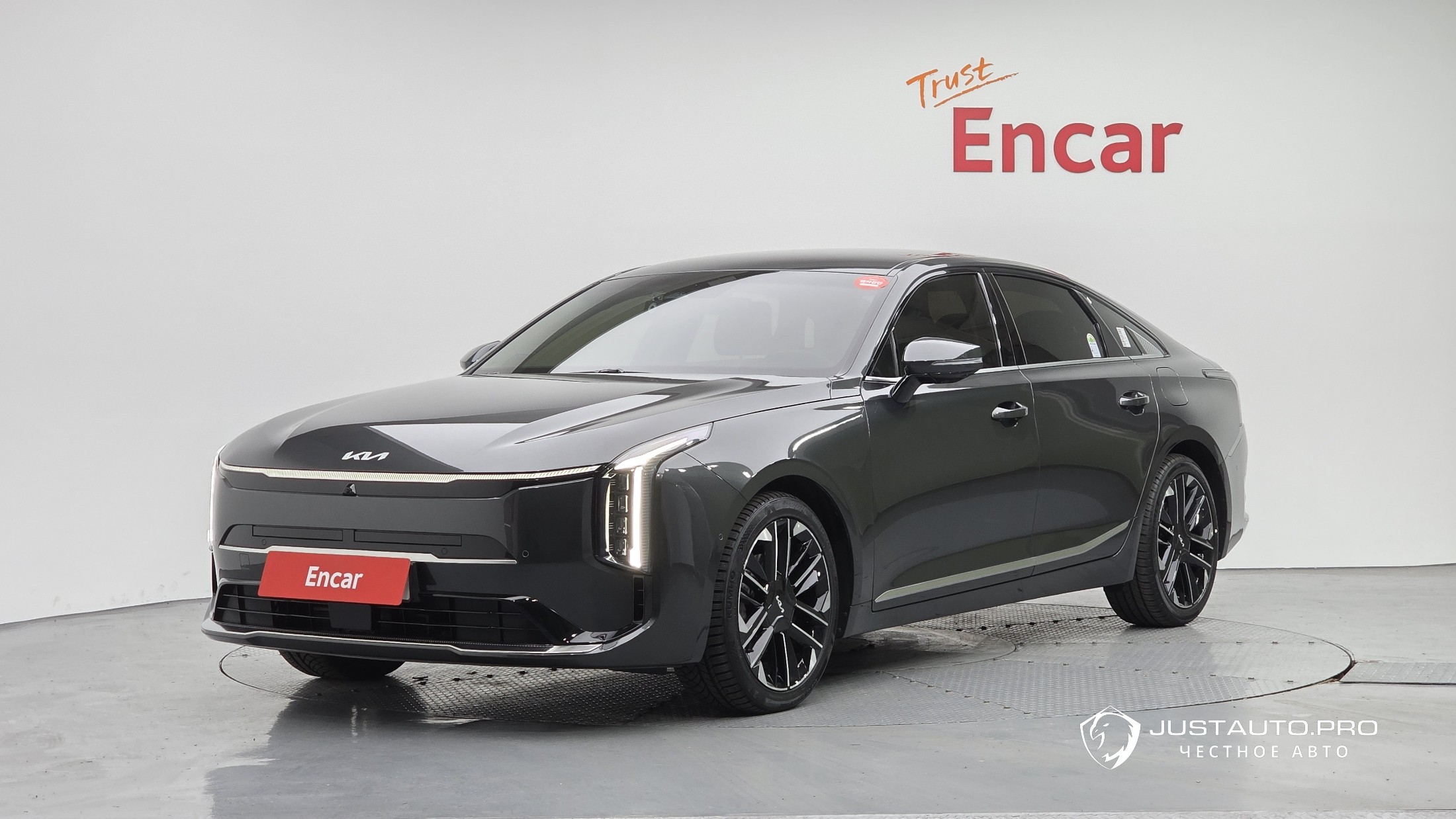 Автомобиль Kia K8