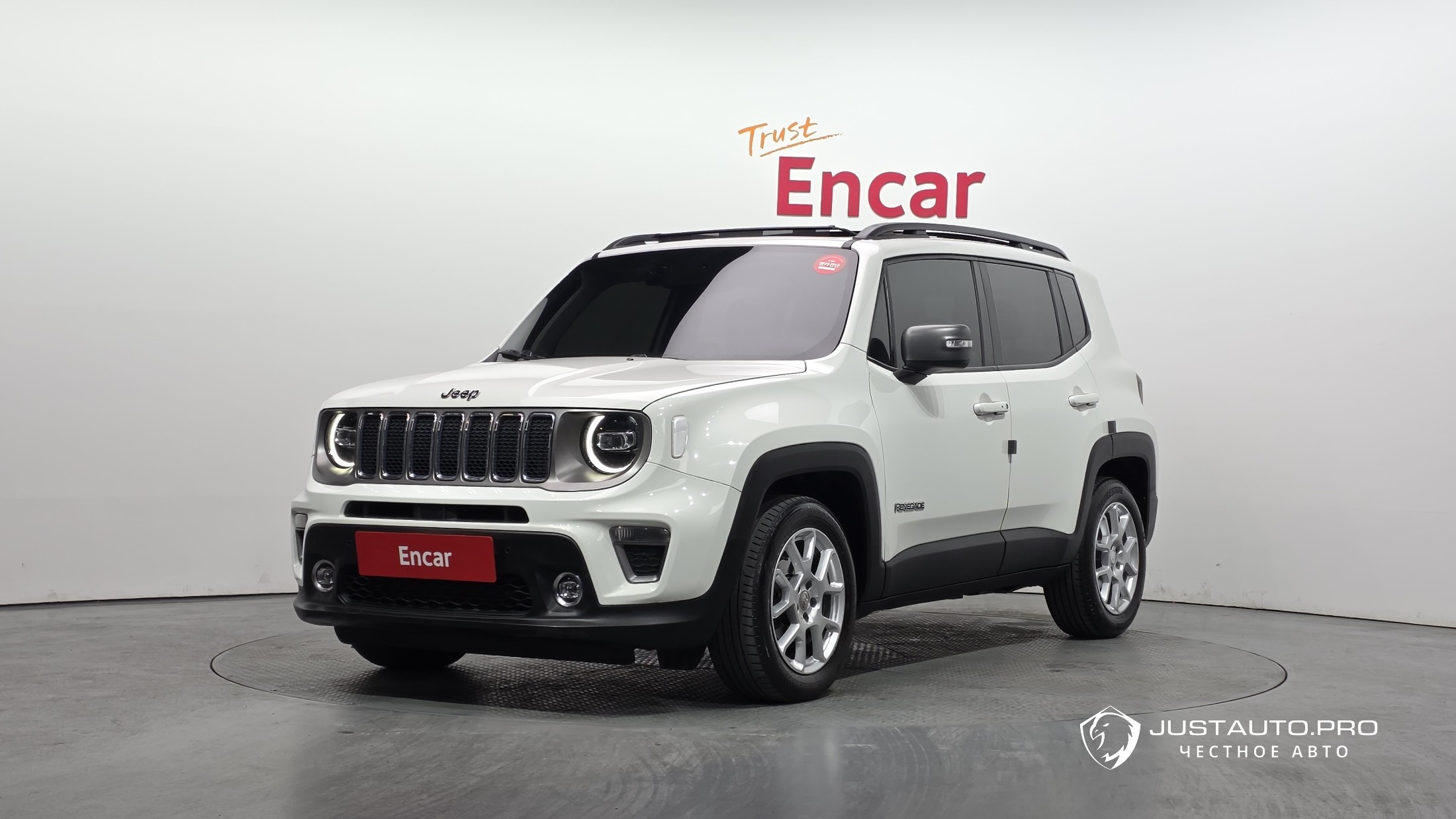 Автомобиль Jeep Renegade