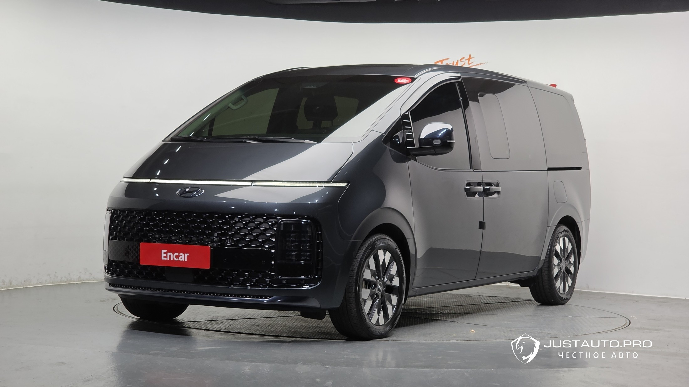 Автомобиль Hyundai Staria