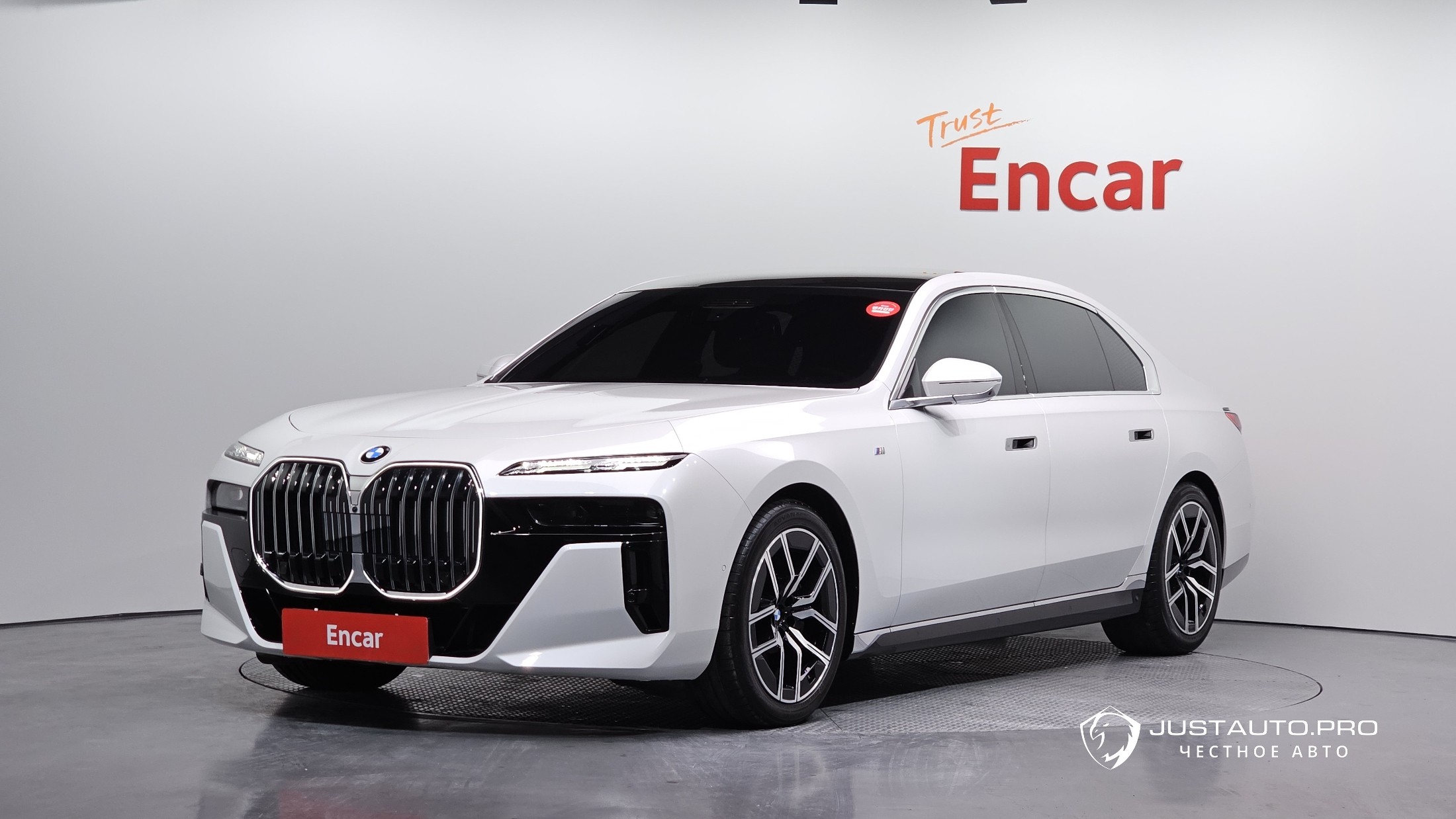 Автомобиль BMW 7-Series