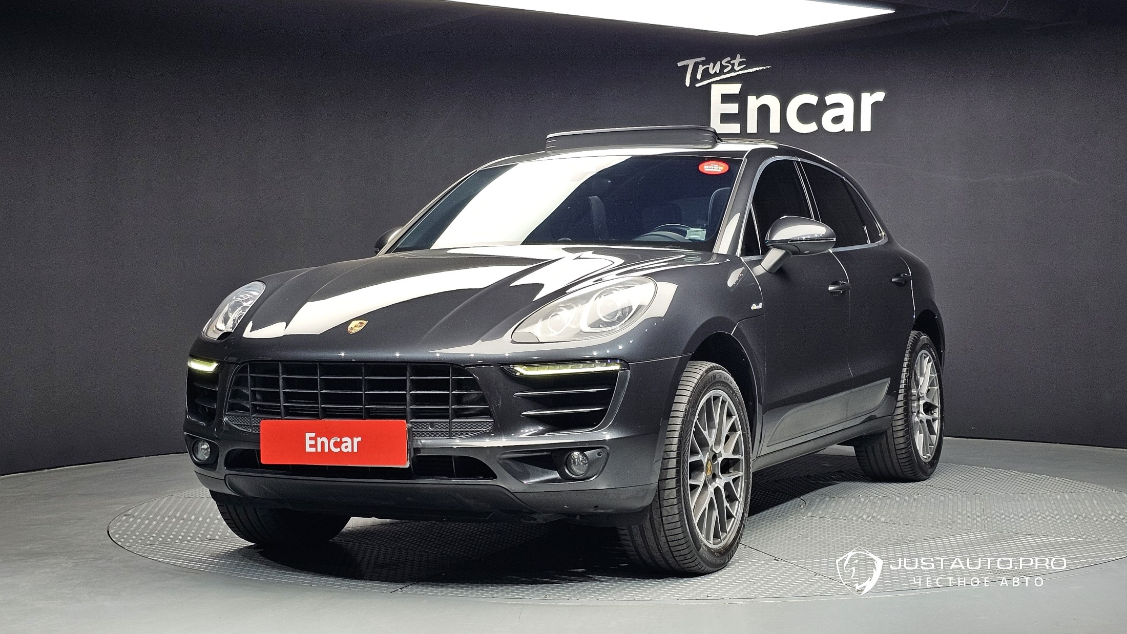 Автомобиль Porsche Macan