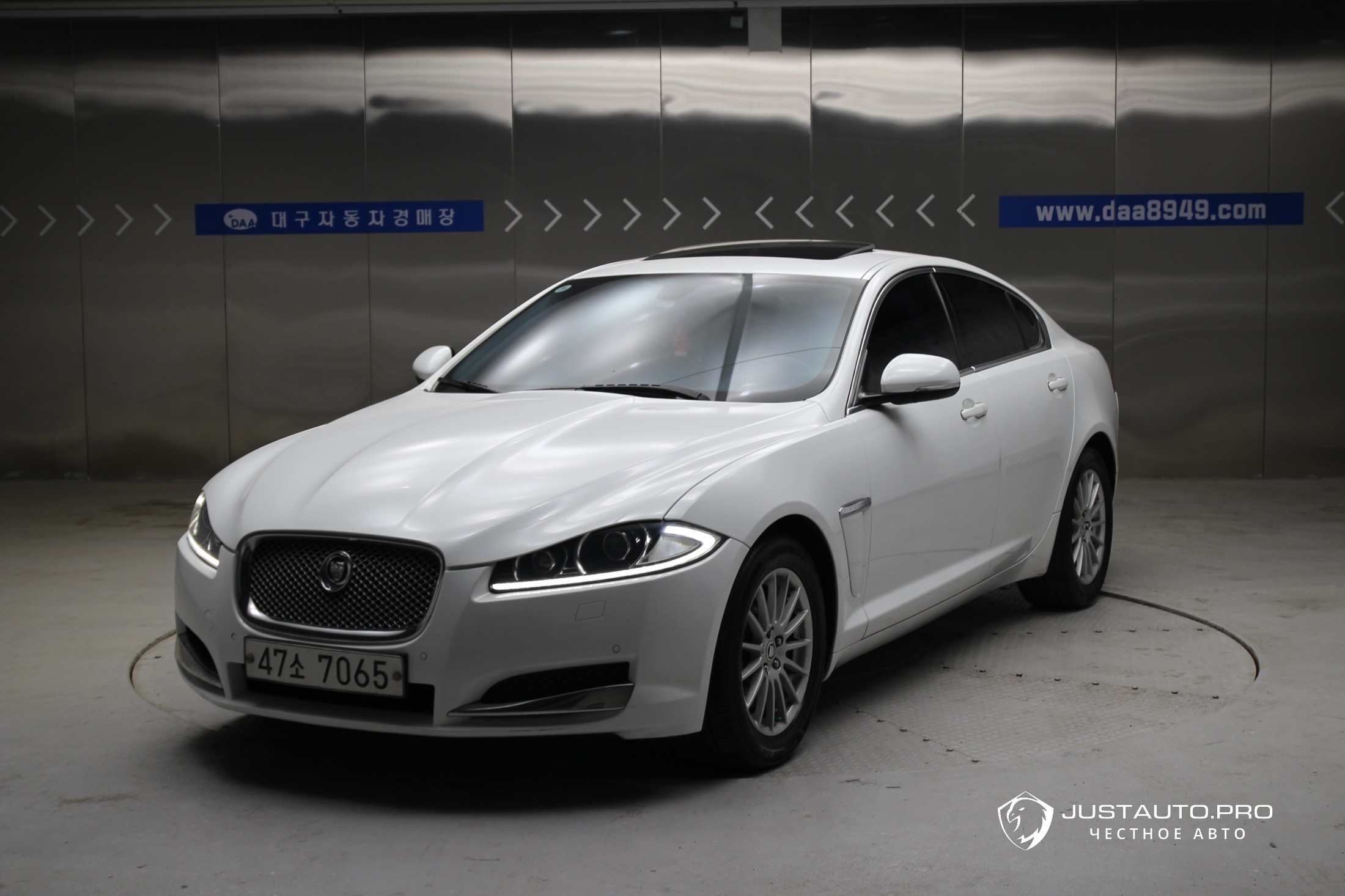 Автомобиль Jaguar XF
