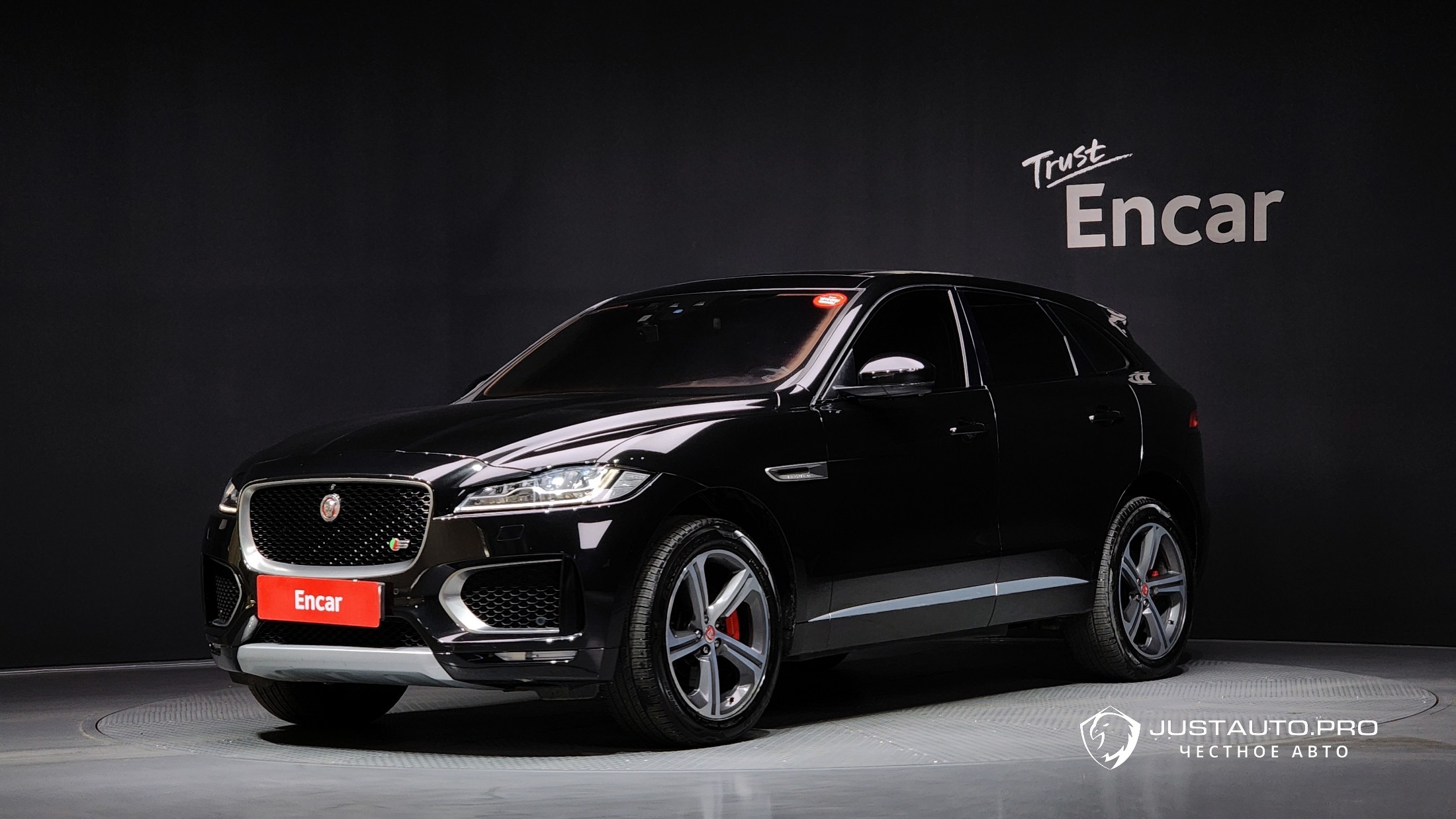 Автомобиль Jaguar F-PACE