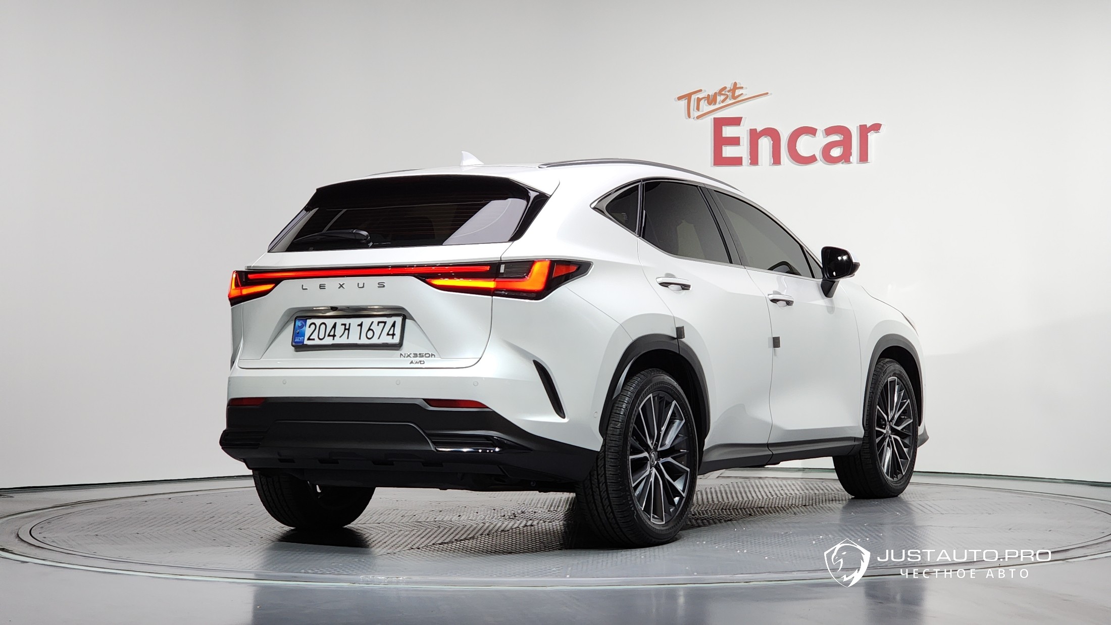 Автомобиль Lexus NX