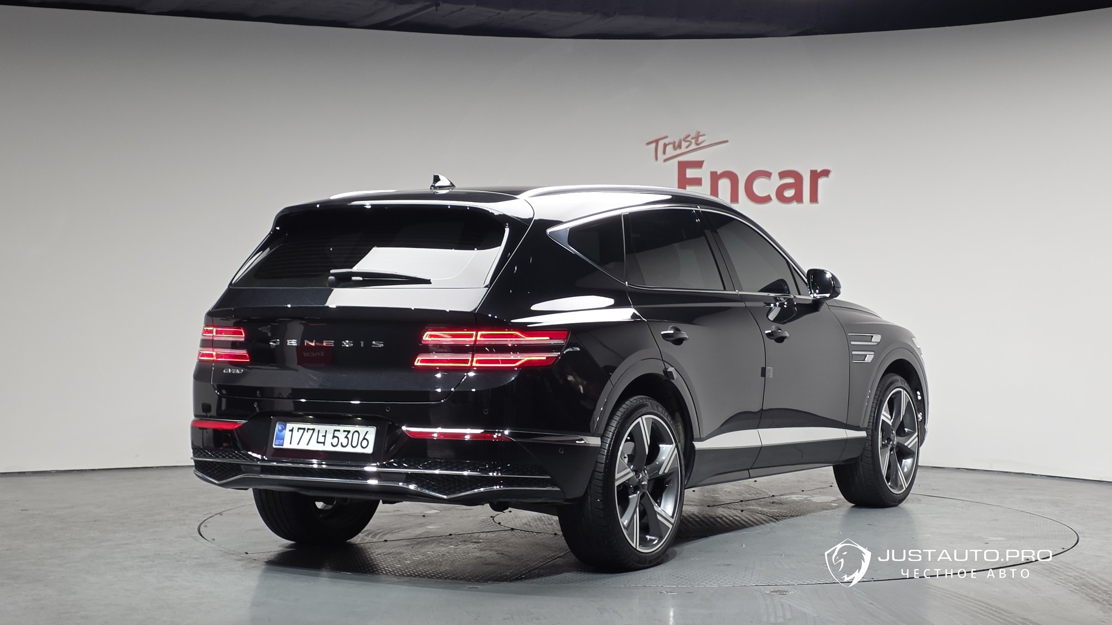 Автомобиль Genesis GV80