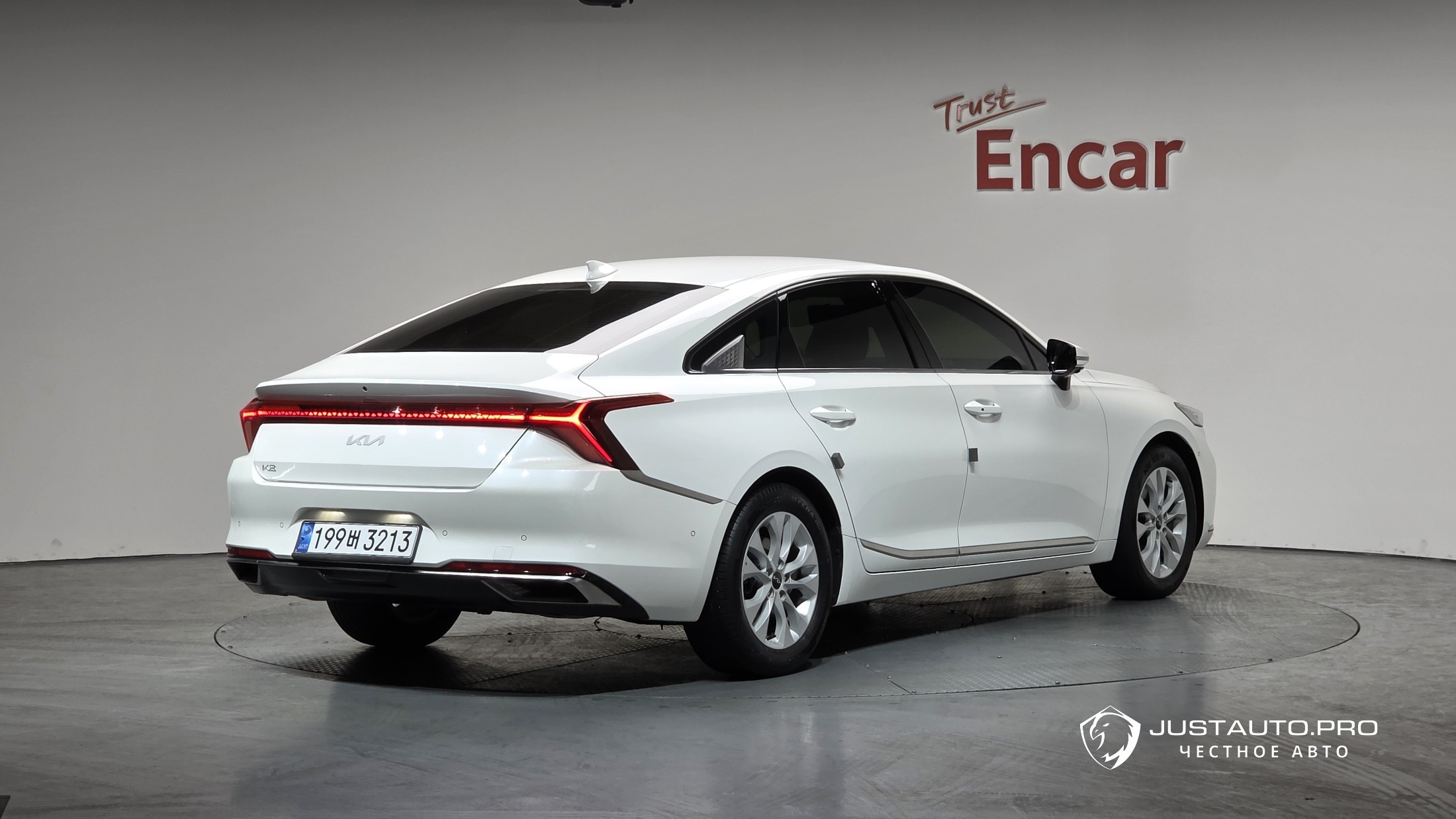 Автомобиль Kia K8