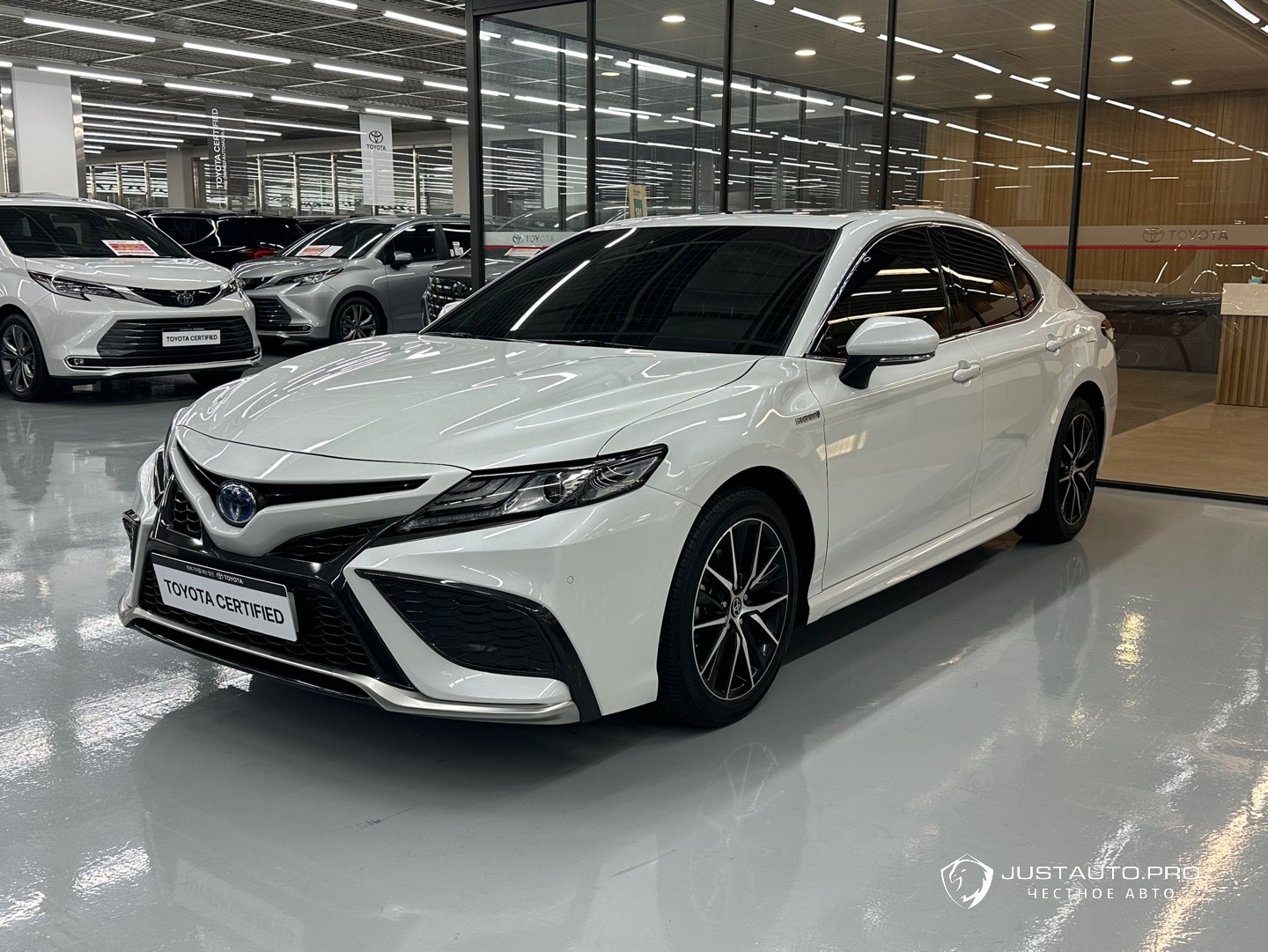 Автомобиль Toyota Camry