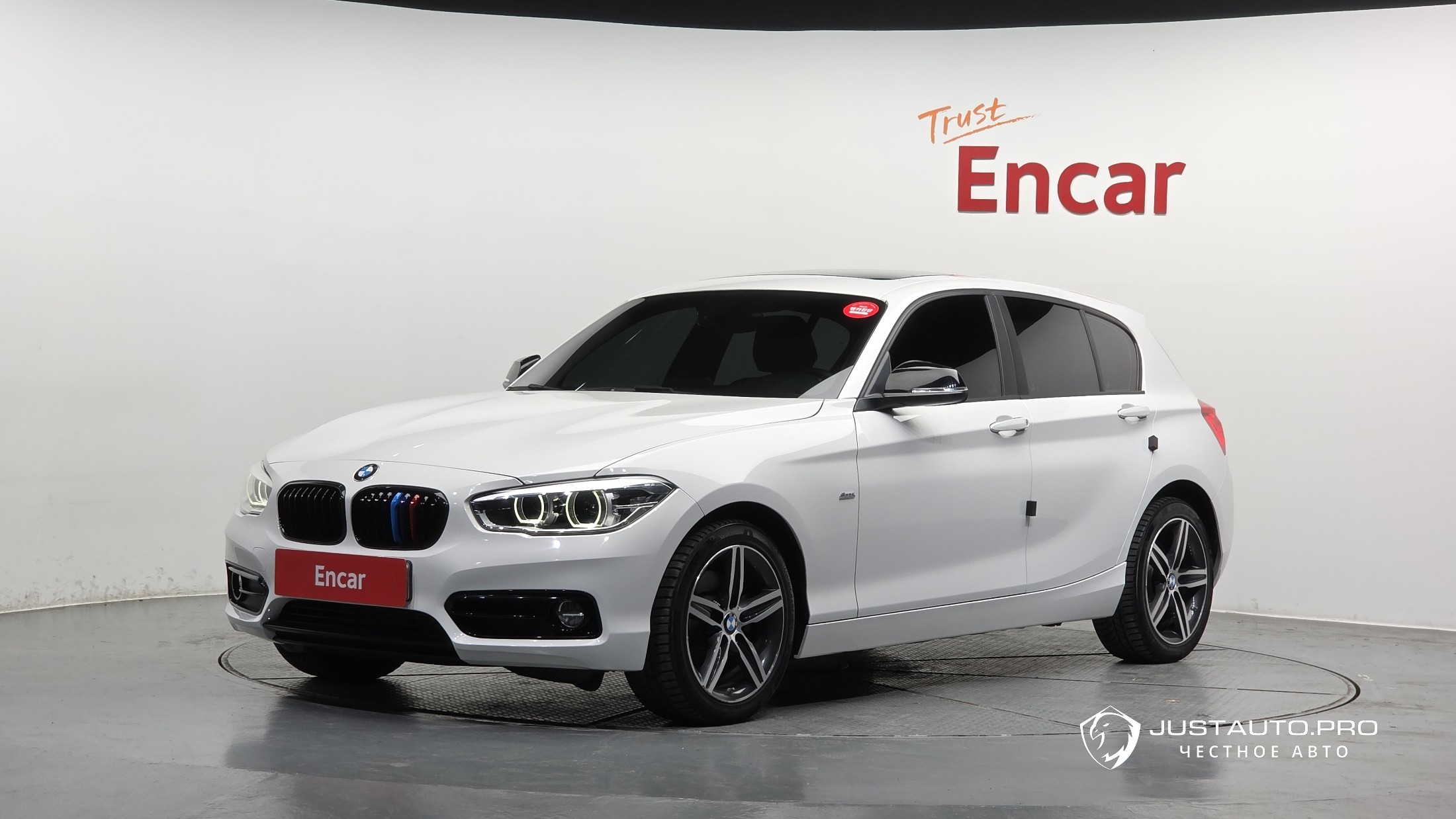 Автомобиль BMW 1-Series