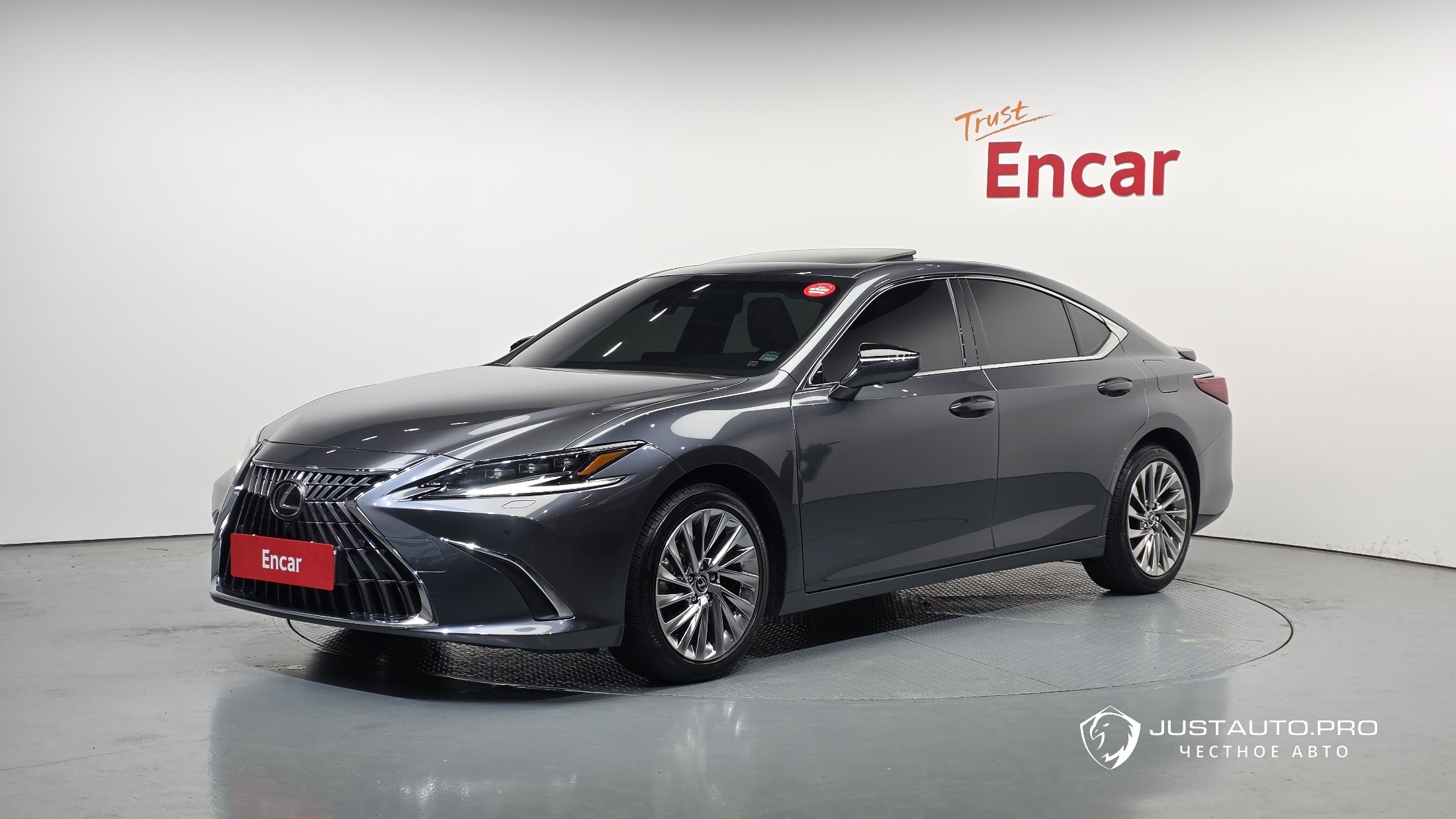 Автомобиль Lexus ES