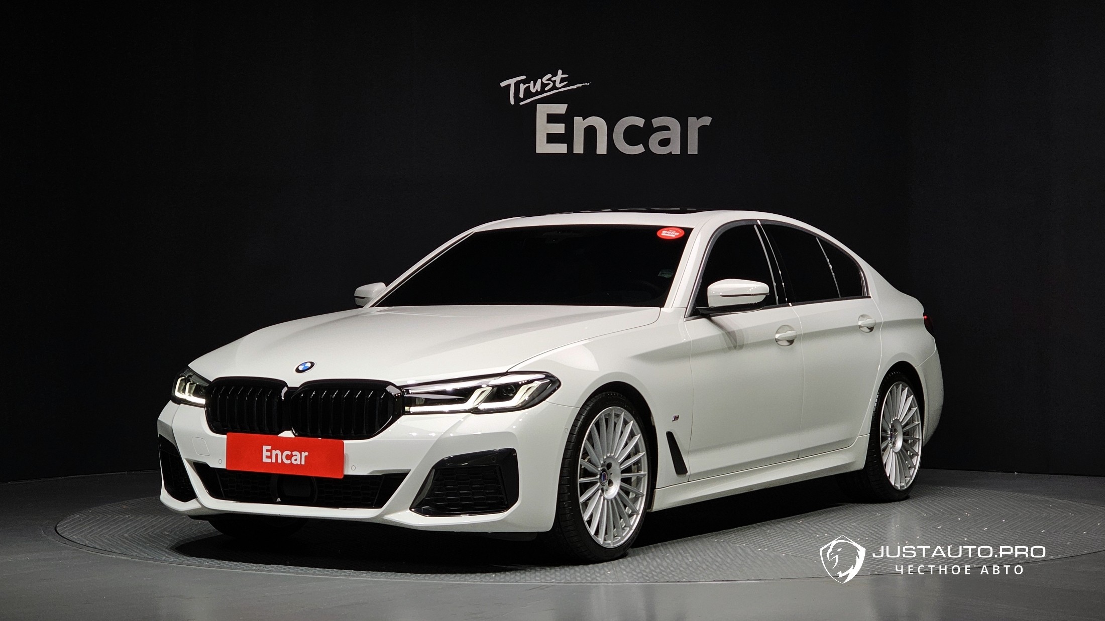 Автомобиль BMW 5-Series