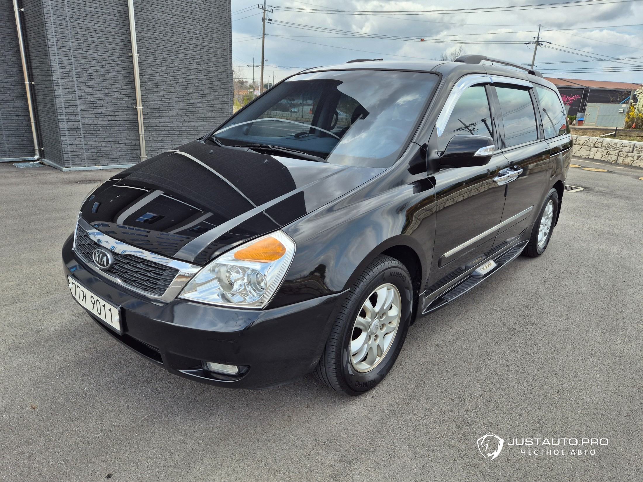 Автомобиль Kia Canival