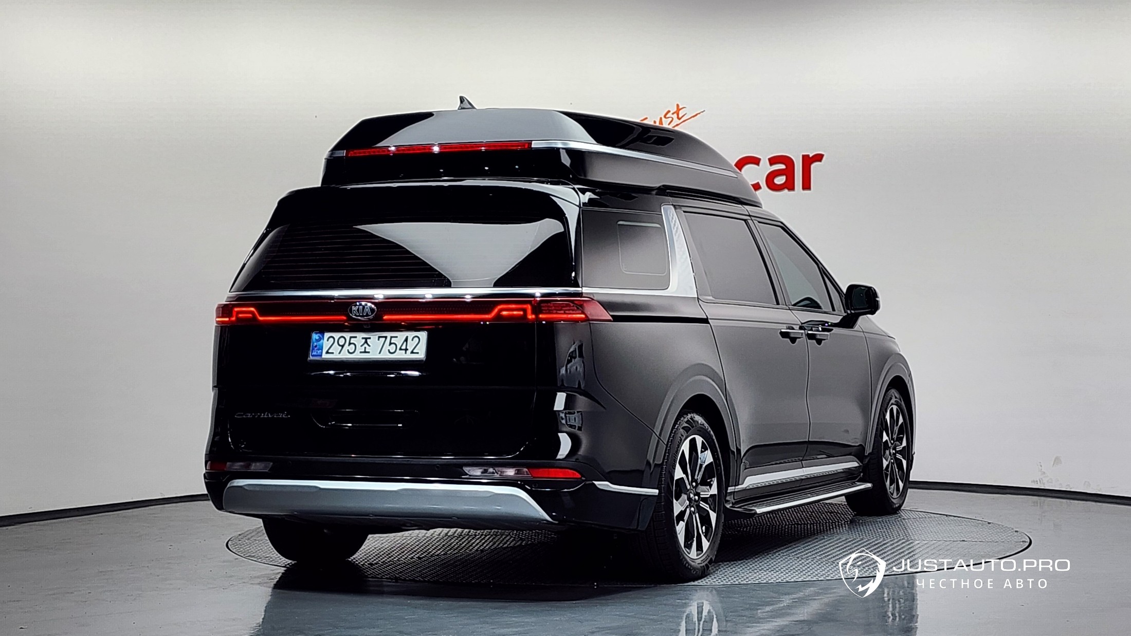 Автомобиль Kia Canival