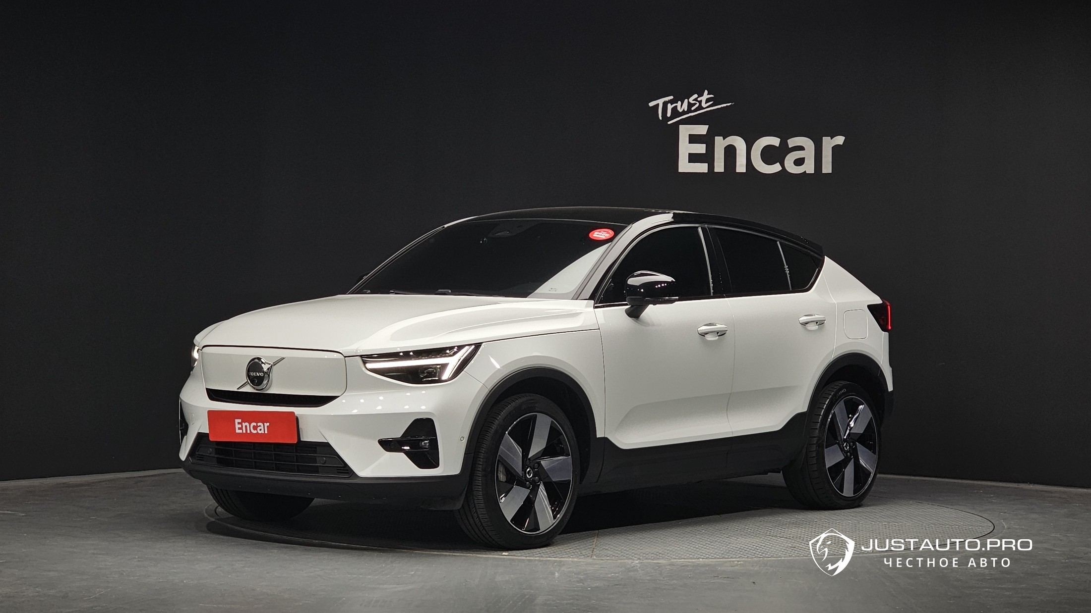 Автомобиль Volvo C40