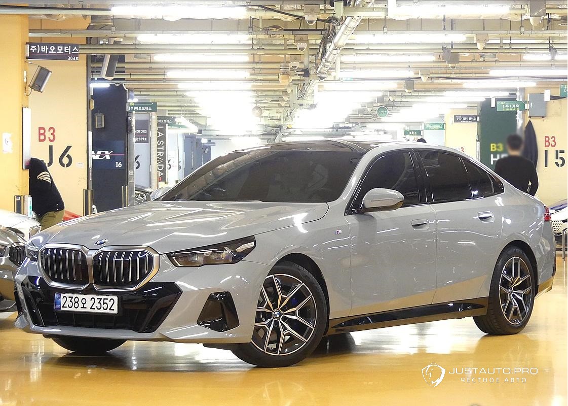 Автомобиль BMW 5-Series
