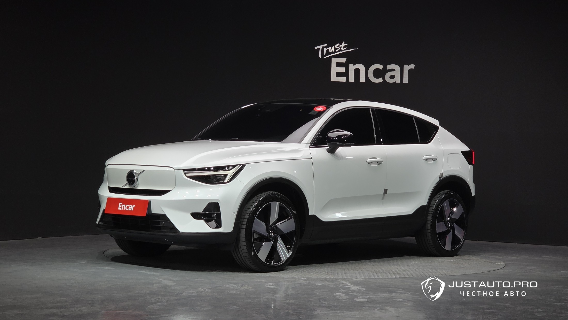 Автомобиль Volvo C40