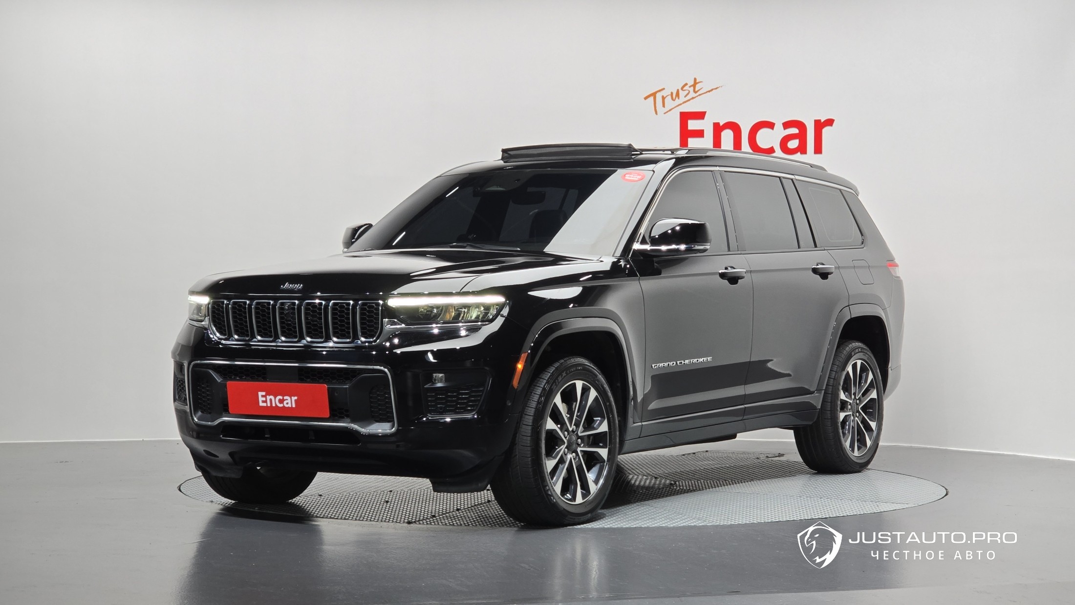 Автомобиль Jeep Cherokee