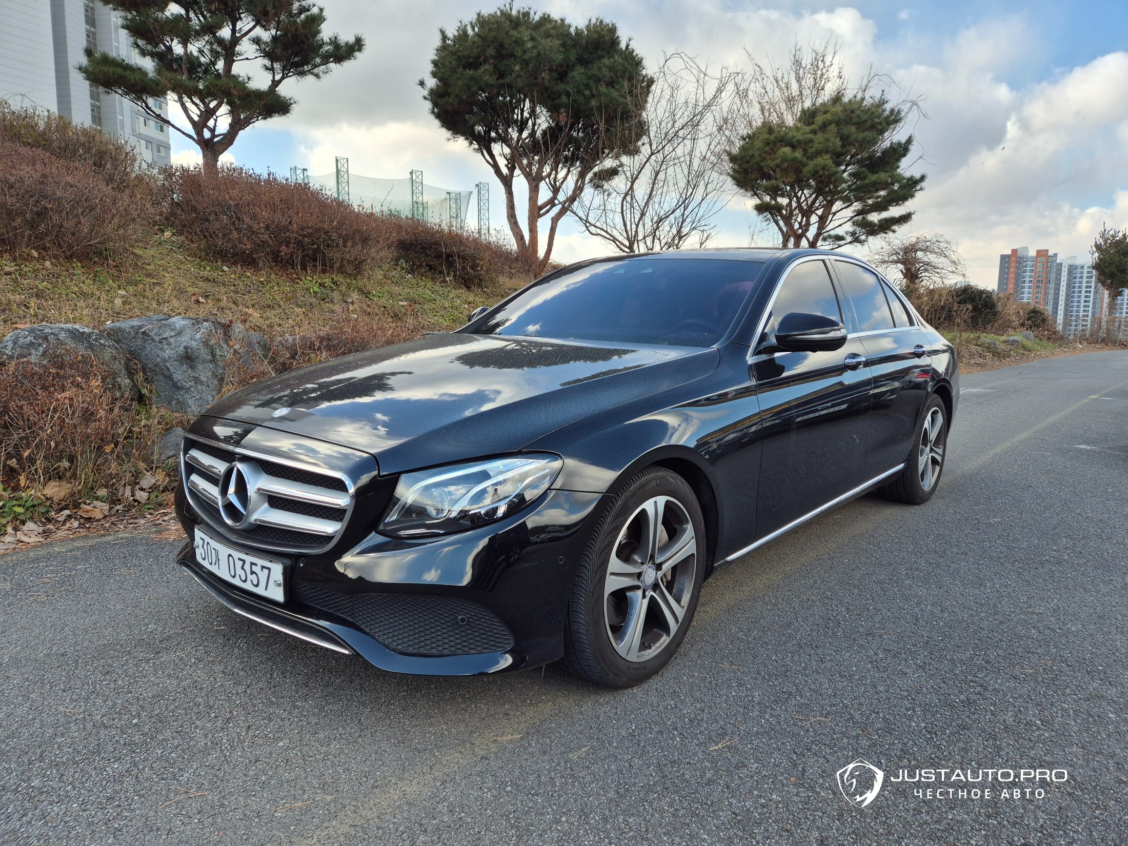 Автомобиль Mercedes-Benz E-Class