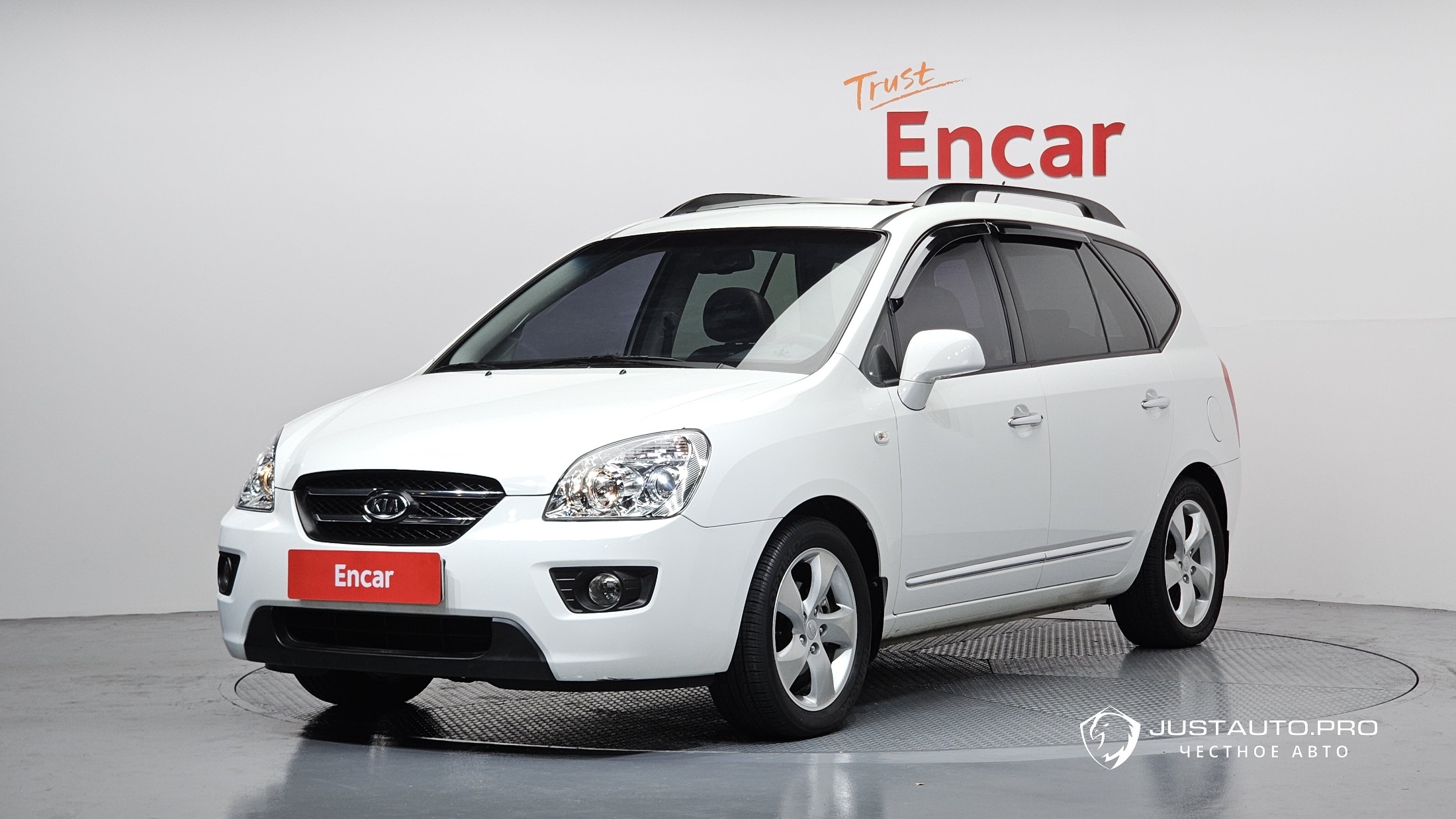 Автомобиль Kia Carens