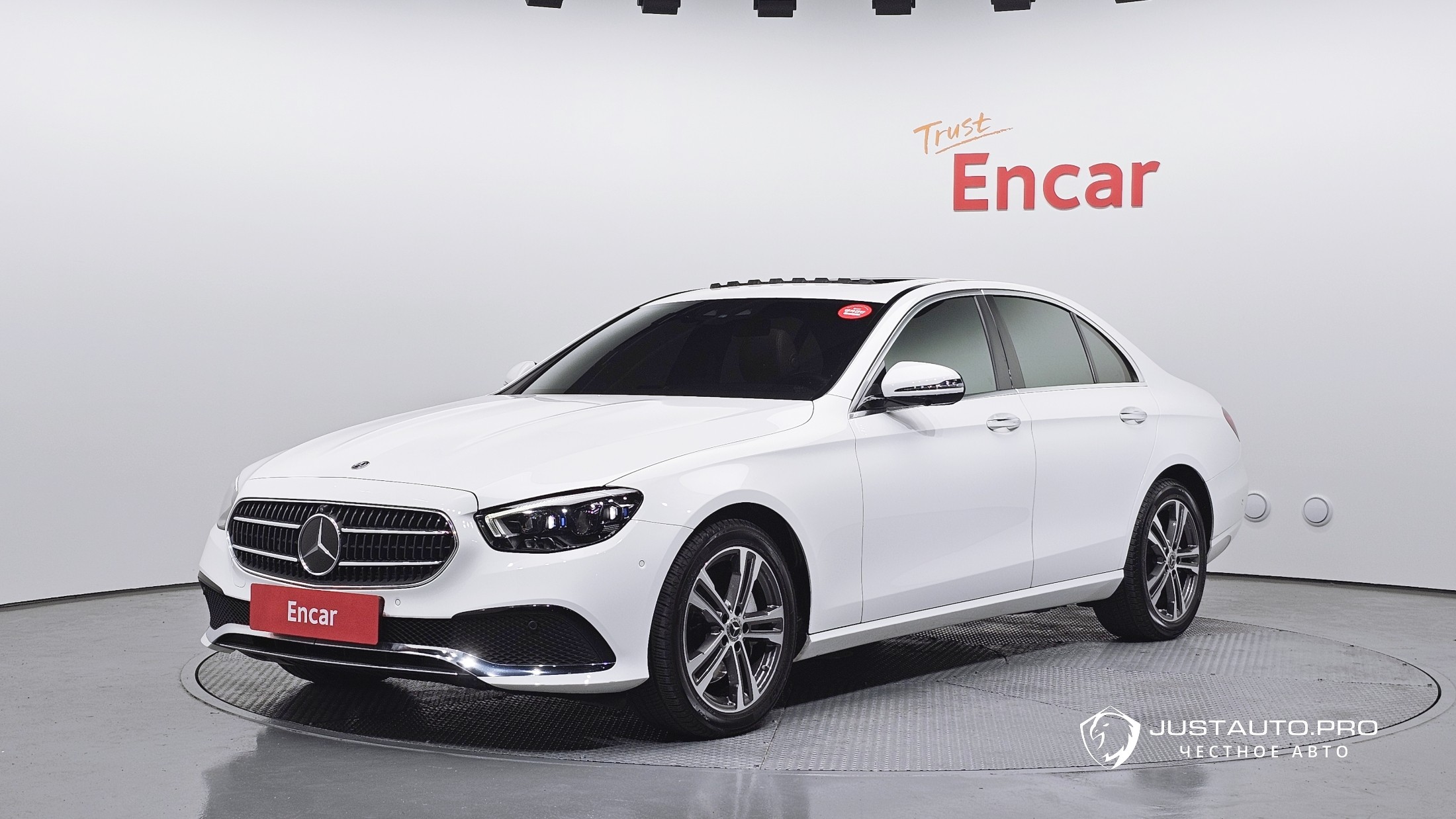 Автомобиль Mercedes-Benz E-Class