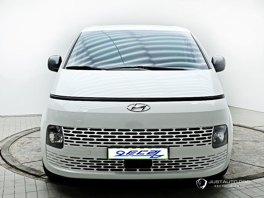 Автомобиль Hyundai Staria