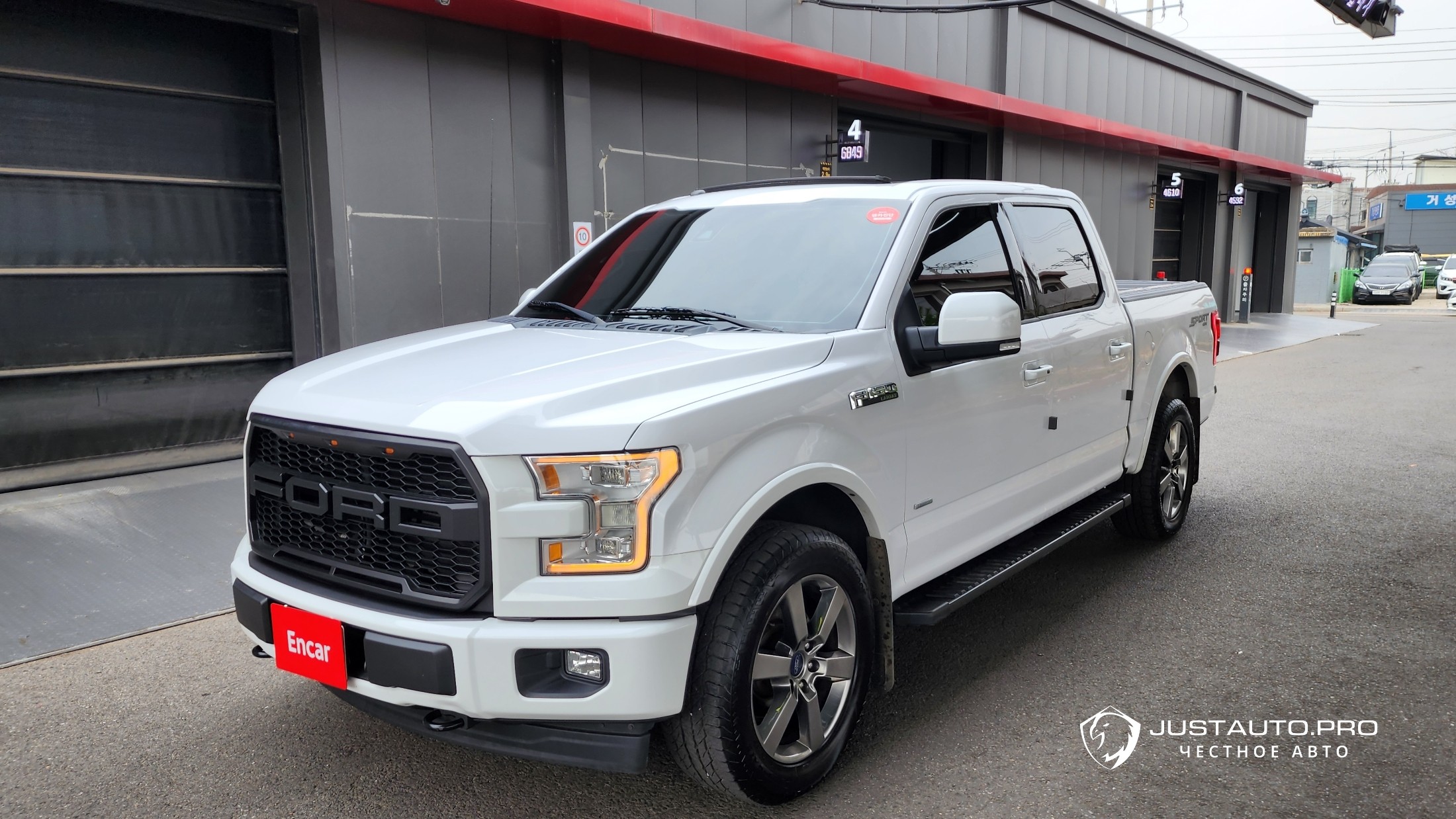 Автомобиль Ford F150