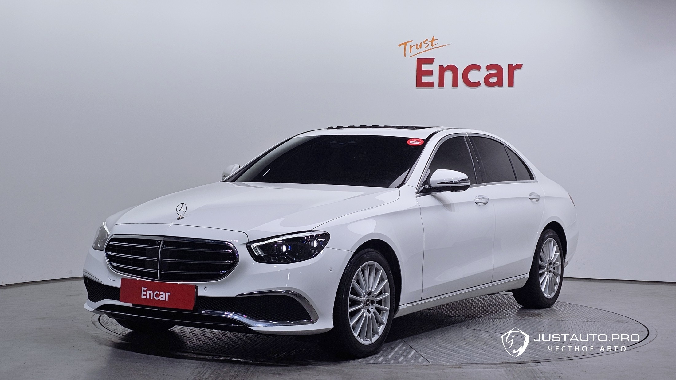 Автомобиль Mercedes-Benz E-Class