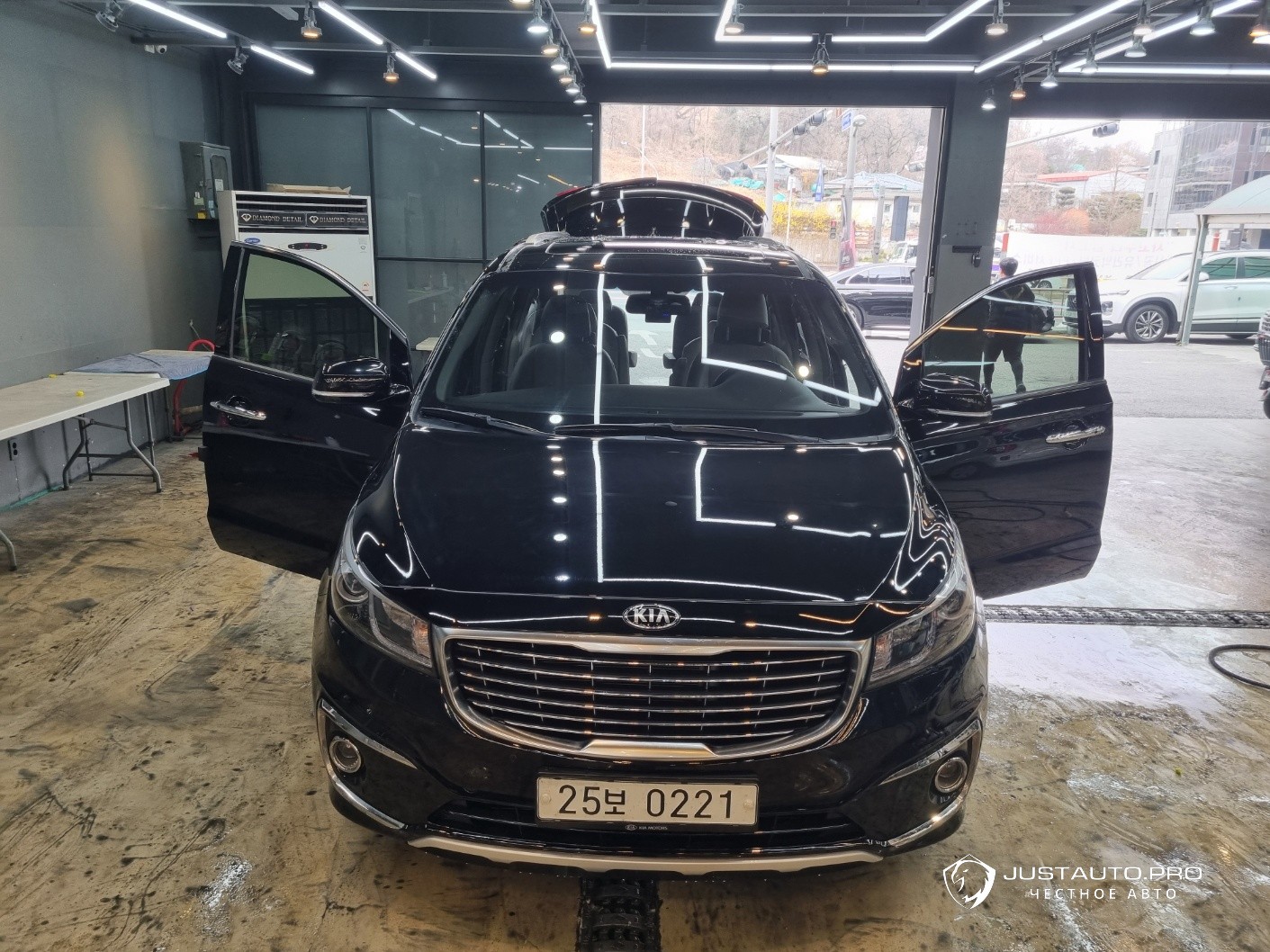 Автомобиль Kia Canival