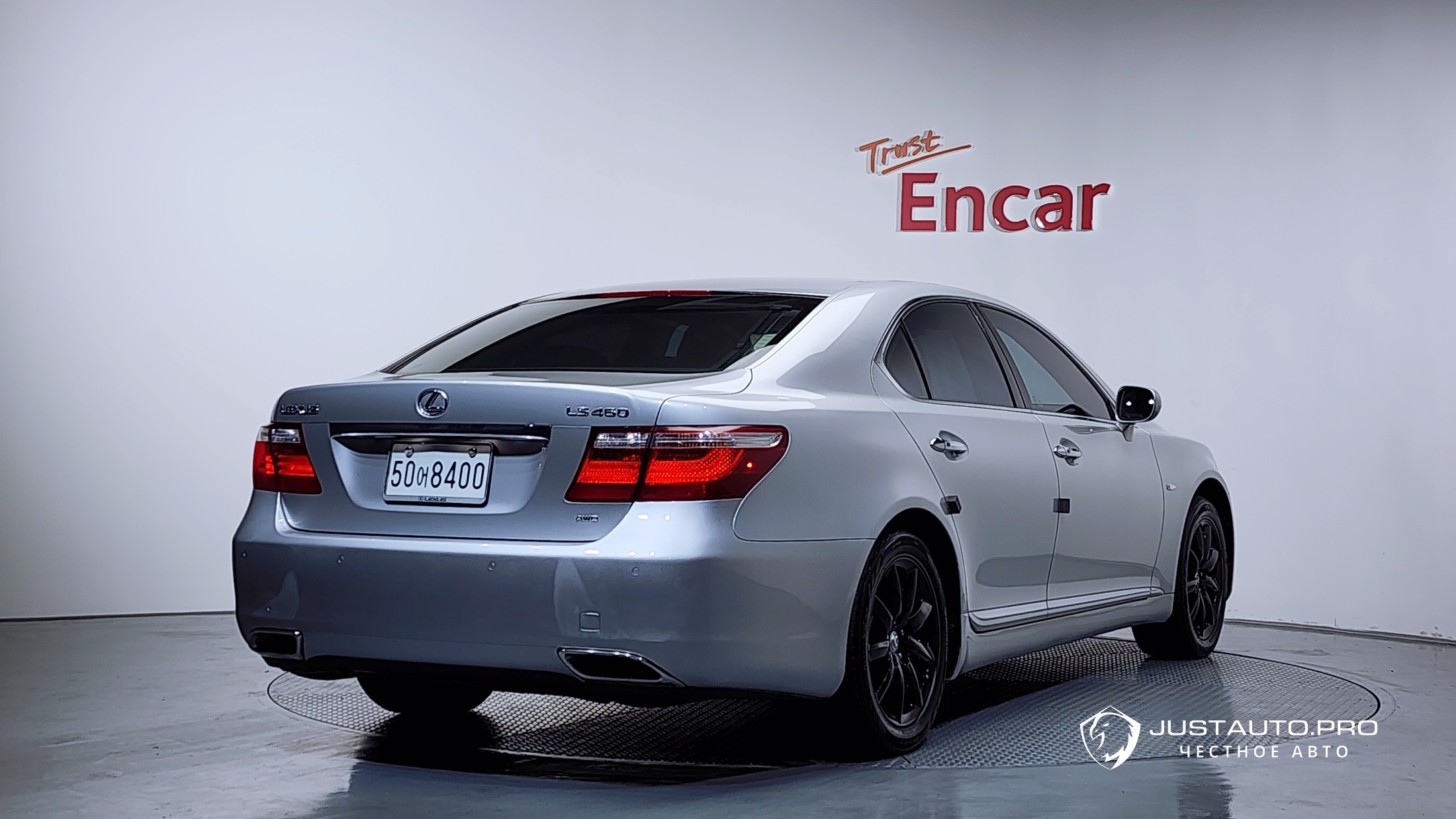 Автомобиль Lexus LS