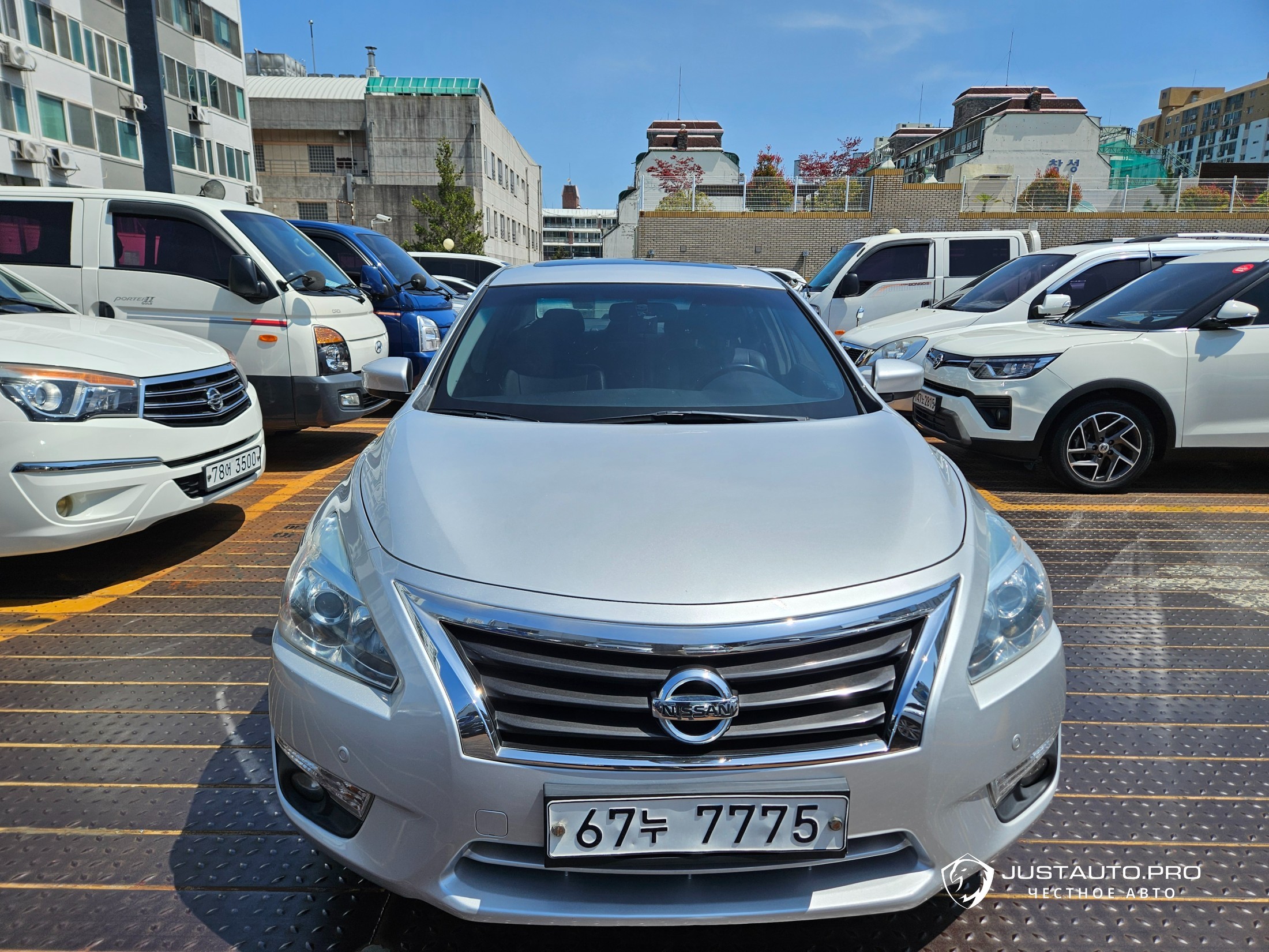 Автомобиль Nissan Altima